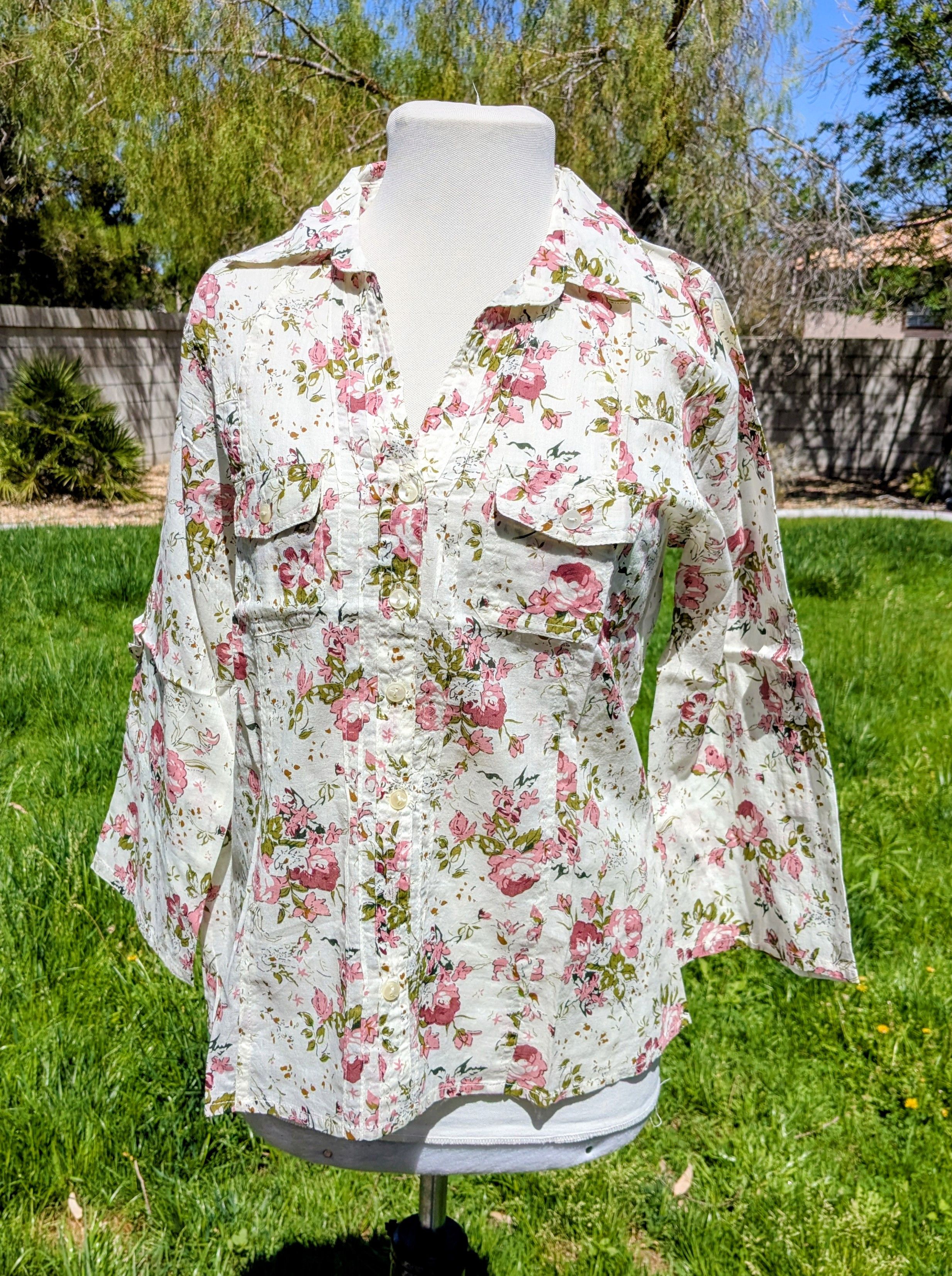Other Eden & Olivia Petite Floral Button Blouse Flared Long Sleeve Size S / US 4 / IT 40 - 1 Thumbnail