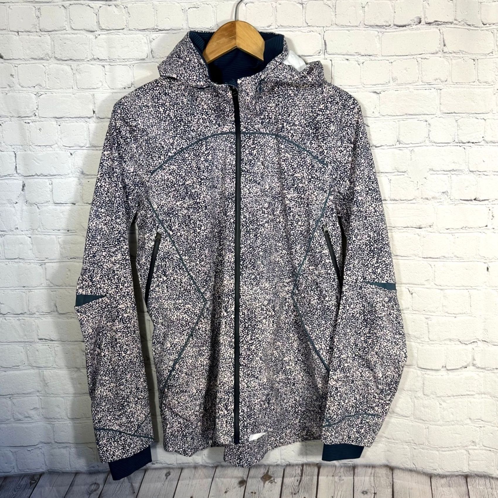 Lululemon VINTAGE Lululemon Runaway Windbreaker Jacket Blue Pebble Print Zip Reflective Womens S Blue Refelctive Size S / US 4 / IT 40 - 2 Thumbnail