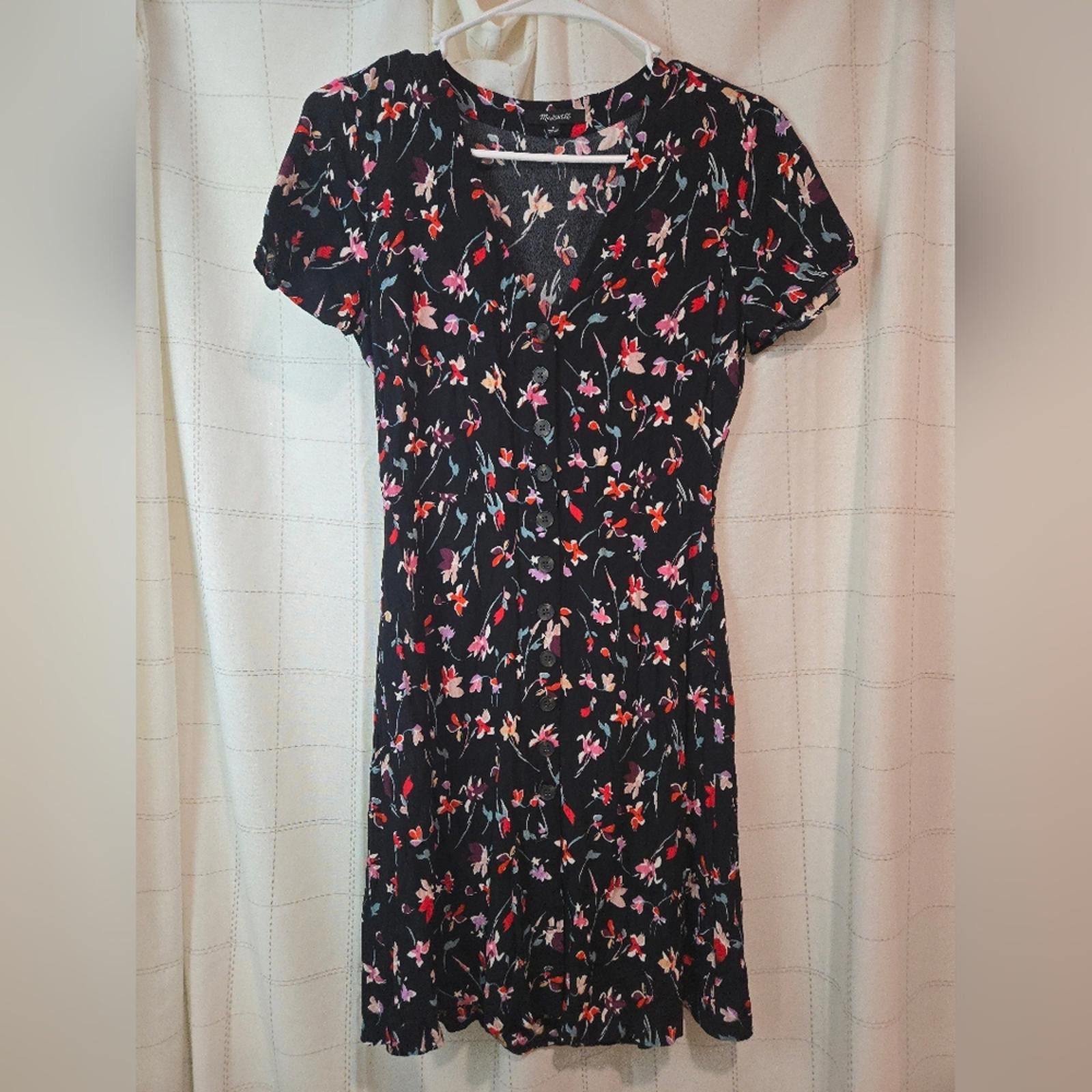 Madewell Madewell V-Neck Button-Front Mini Dress in Drifting Flowers Size XS / US 0-2 / IT 36-38 - 2 Thumbnail
