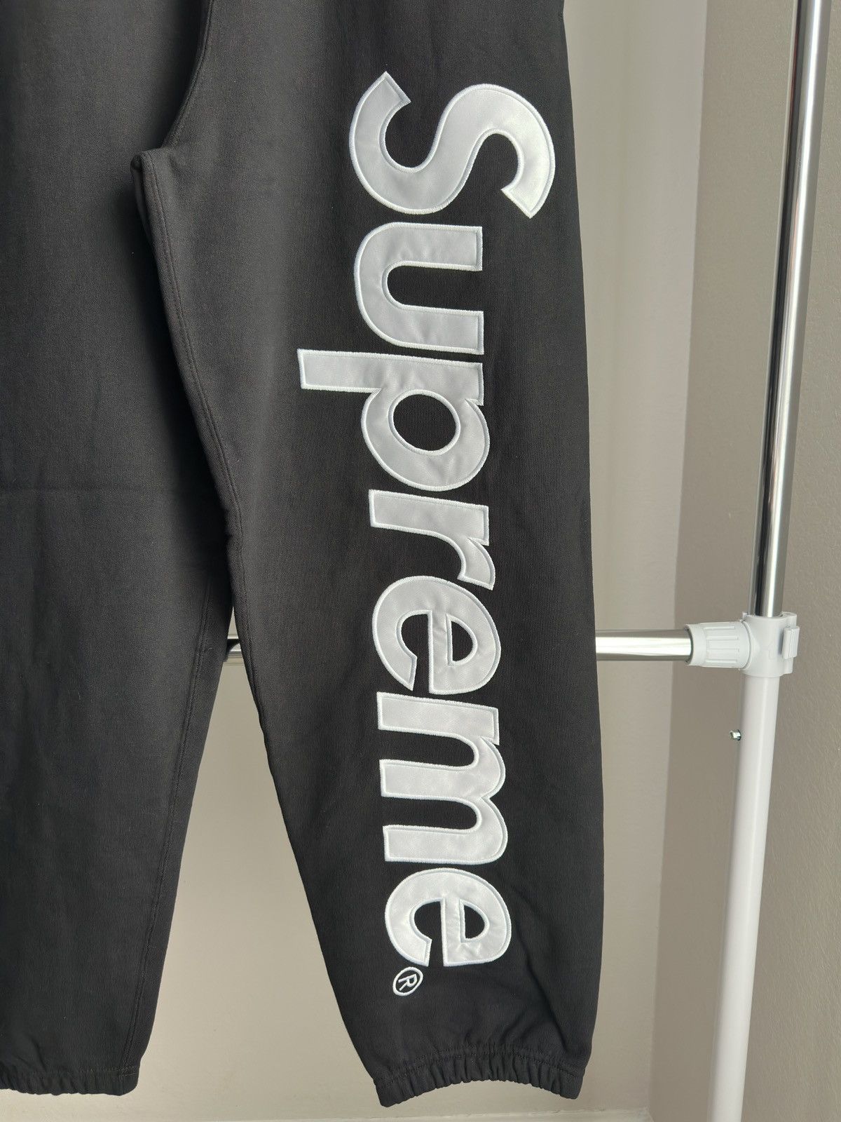 Supreme Supreme SS26 Satin Appliqué Sweatpants Black Size US 32 / EU 48 - 3 Thumbnail