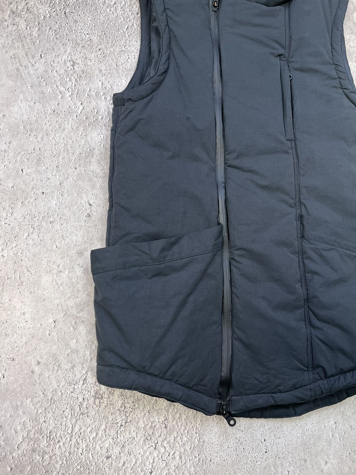Japanese Brand × RIPVANWINKLE × Yohji Yamamoto Rip Van Winkle Asimmetric Ski nylon Vest Japanese Brand Size US M / EU 48-50 / 2 - 2 Thumbnail