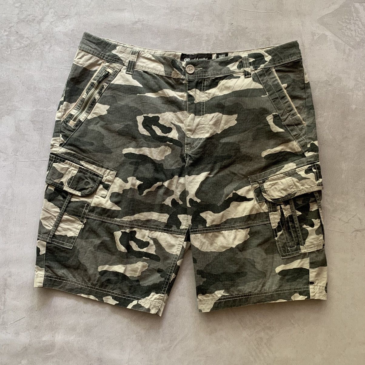 Ecko Unltd. Ecko Unltd. Camo Cargo Short Pants Size US 36 / EU 52 - 1 Thumbnail