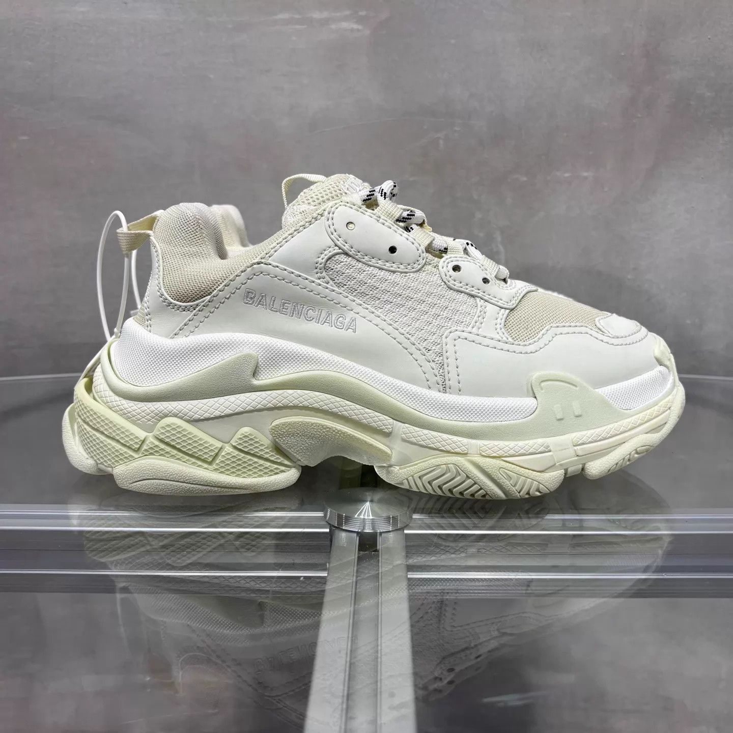 Balenciaga Balenciaga Triples Off-White Distressed 37 Sneaker Size US 6.5 / IT 36.5 - 4 Thumbnail