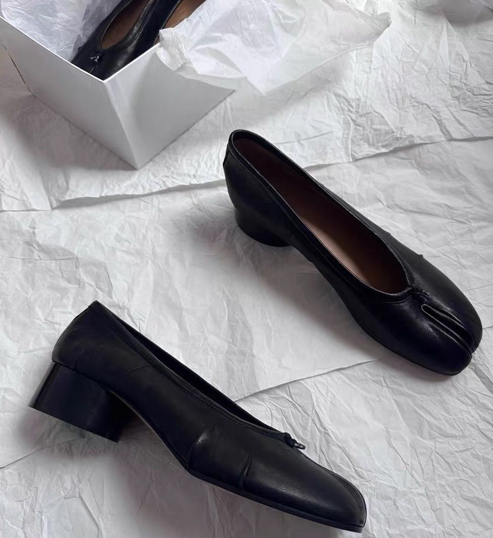 Maison Margiela Maison Margiela black ruched sheepskin heel ballet flats Size US 7 / IT 37 - 2 Thumbnail