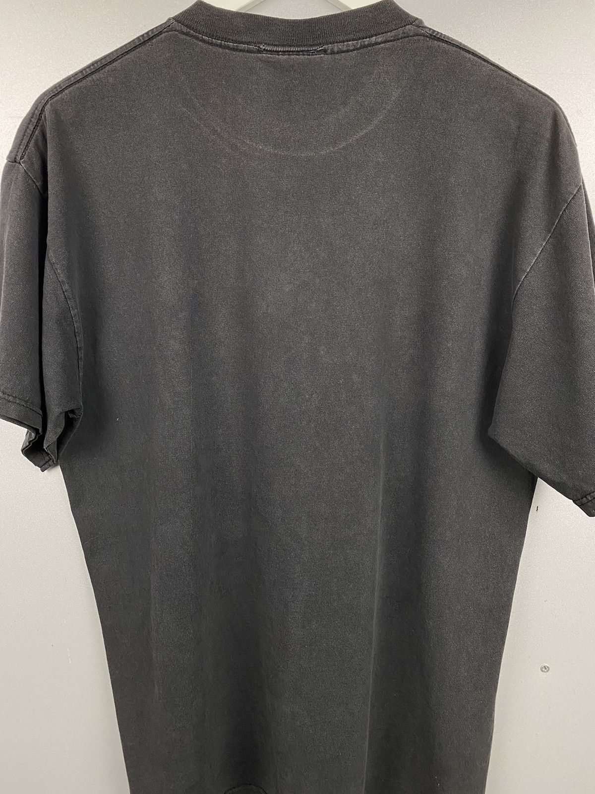 NBA Distressed Shaq Ring 3Peat Tshirt Size US XL / EU 56 / 4 - 9 Thumbnail