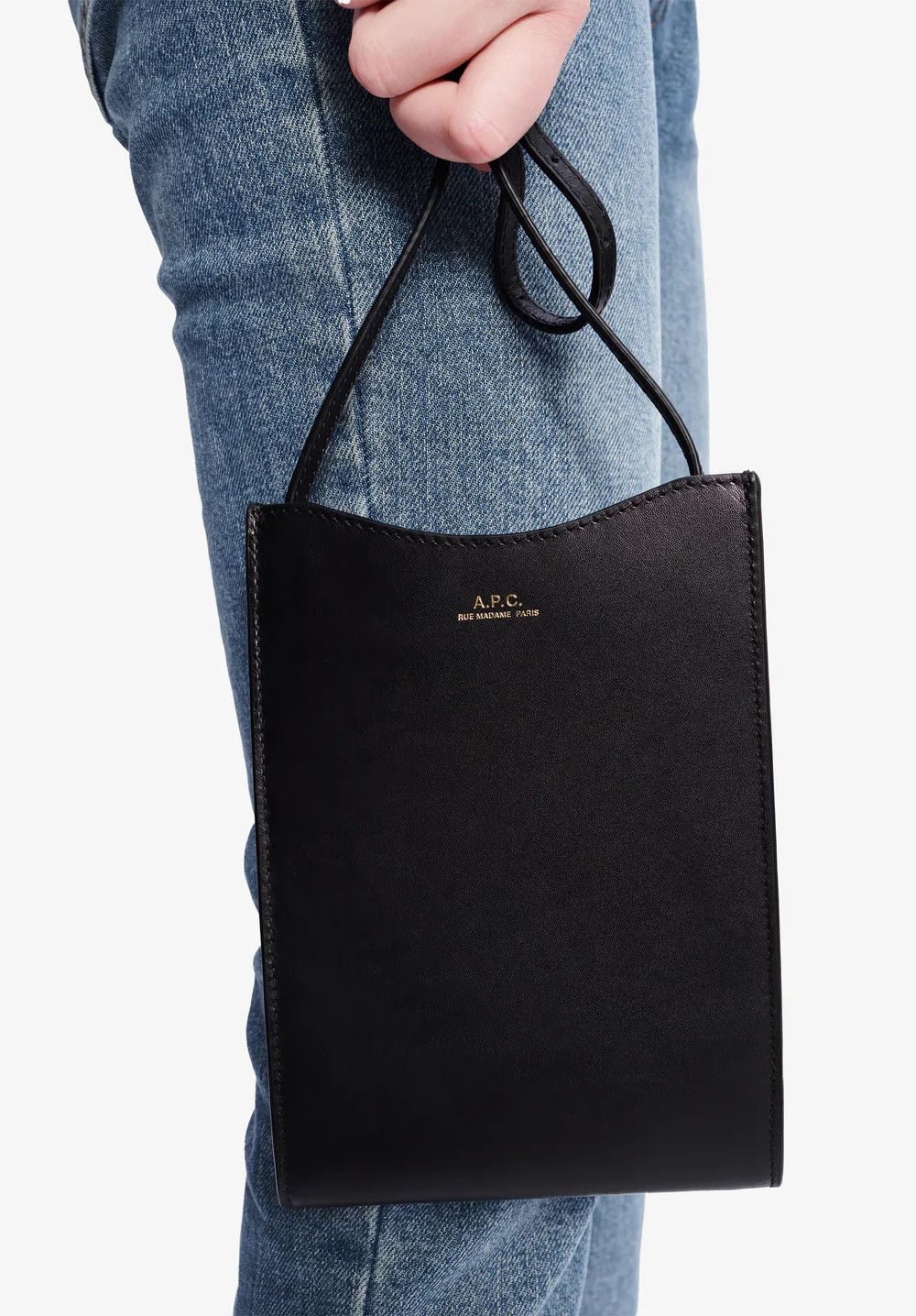 A.P.C. o1mle1125 Size: OS / Jamie Neck Pouch in Black Size ONE SIZE - 2 Thumbnail