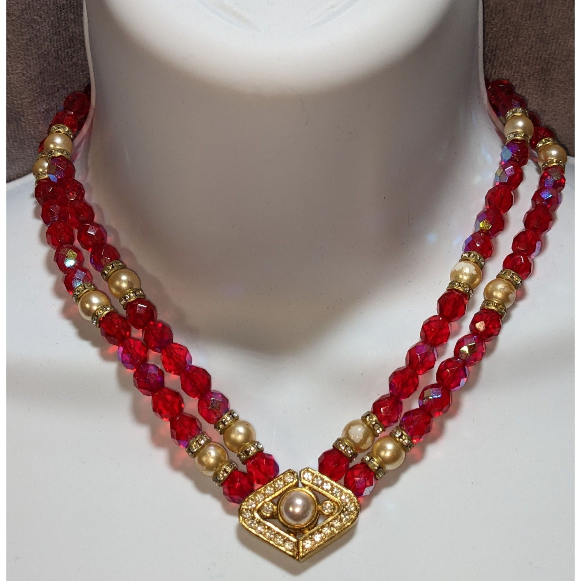 Other Vintage Whimsical Red Beaded Necklace With Gold Tone Accents Size ONE SIZE - 1 Thumbnail