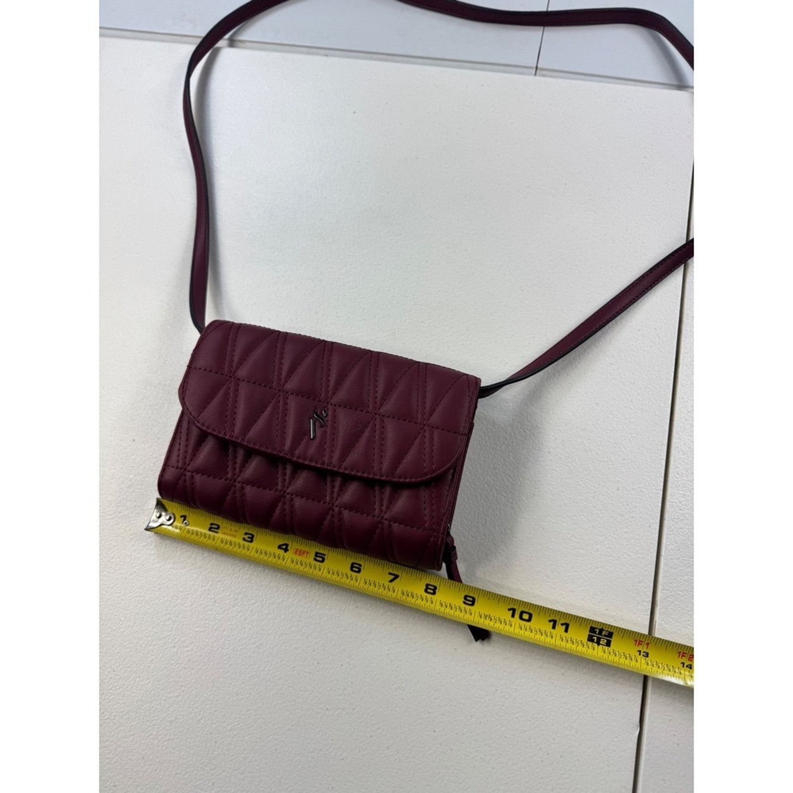 Vera Wang Simply Vera Vera Wang Burgundy Quilted Crossbody Bag Purse‎ Size ONE SIZE - 4 Thumbnail