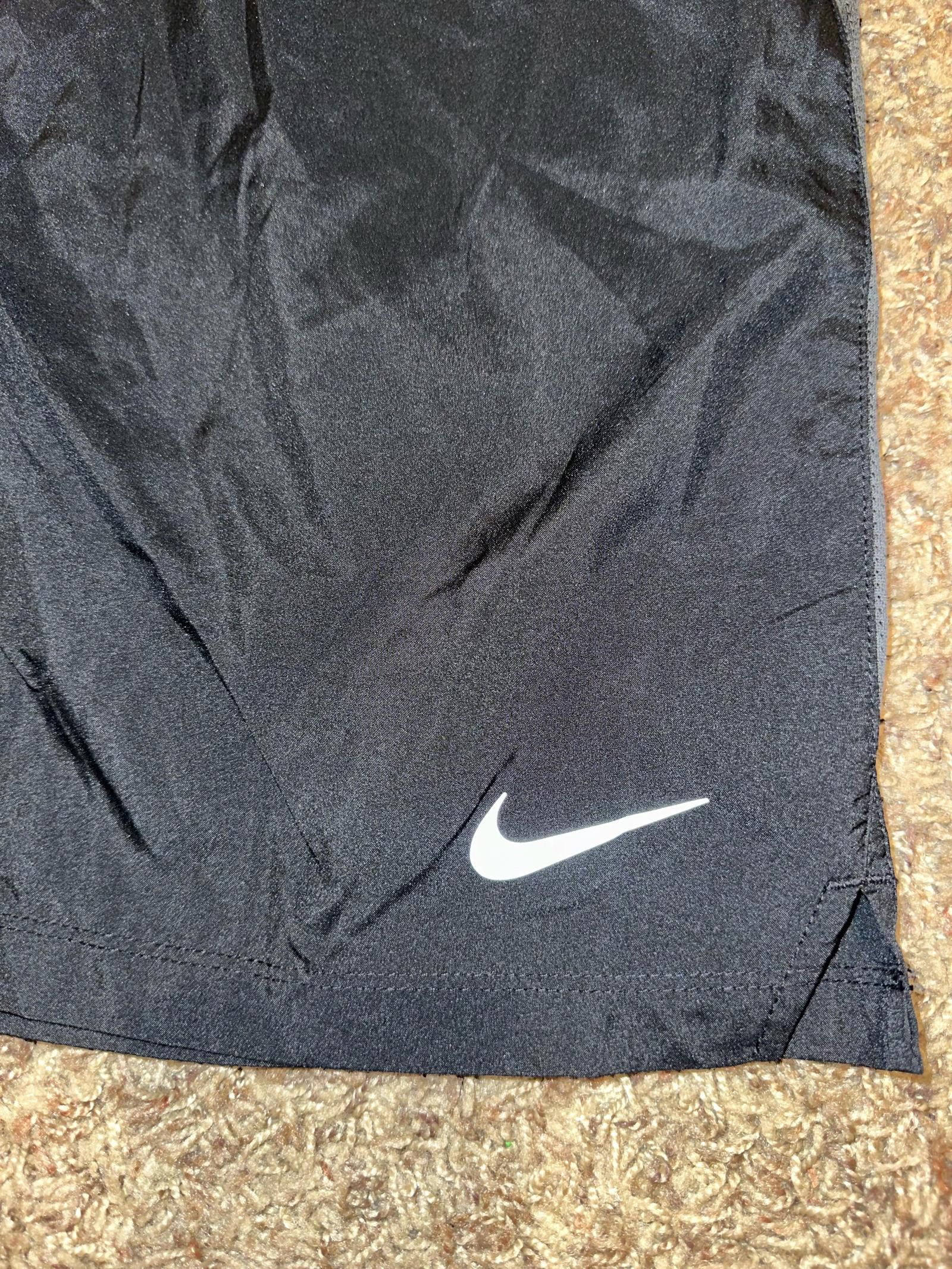 Nike Nike Men’s Challenger 8” Black Lined Running Shorts Size US 34 / EU 50 - 2 Thumbnail