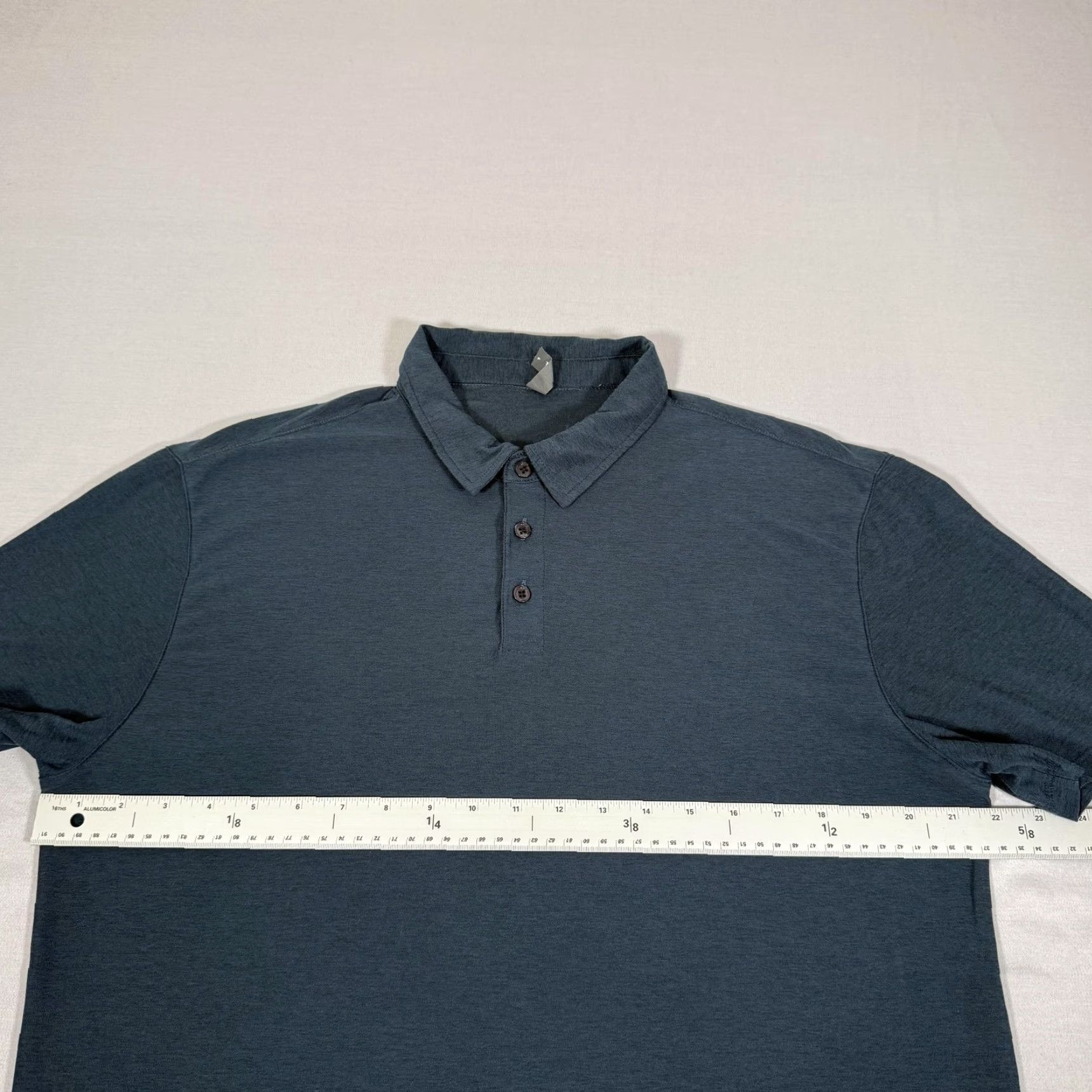 Vuori Vuori Polo Shirt Mens Large Blue Short Sleeve 3-Button Collared Stretch Lightweight Golf Modern Sports Logo Men Size US L / EU 52-54 / 3 - 4 Thumbnail