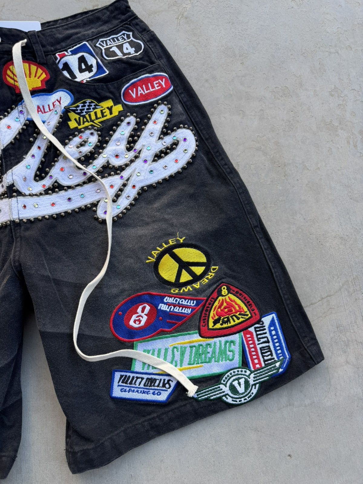 Vale Vale Forever Black 1980s Patchwork Jorts – Black – New 36 Size US 36 / EU 52 - 4 Thumbnail
