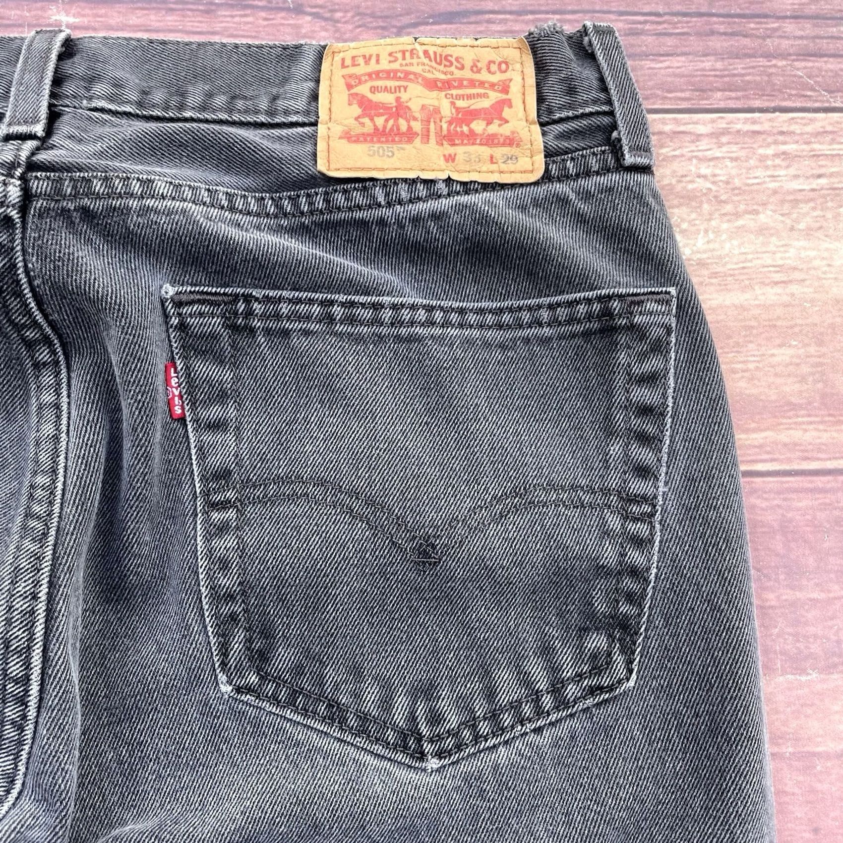 Levi's VINTAGE Levis 505 Jeans Mens Size 33 Black Denim Regular Straight Leg Faded Y2K Size US 33 - 3 Thumbnail