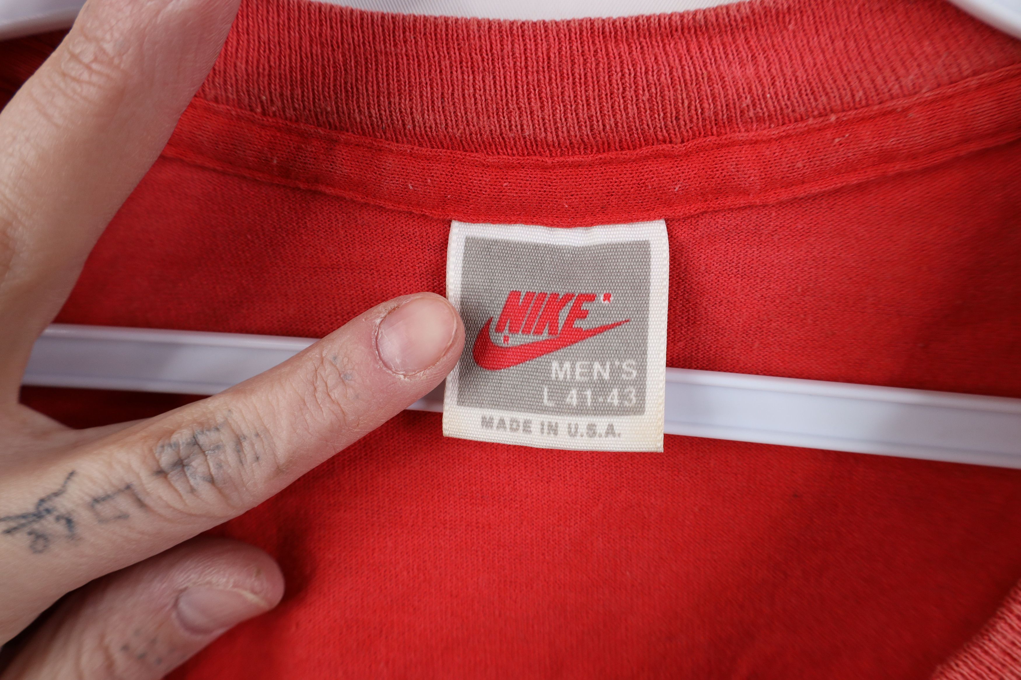 Nike Vintage 80s 90s Nike Spell Out Sun Faded T-Shirt Red USA Size US L / EU 52-54 / 3 - 9 Thumbnail