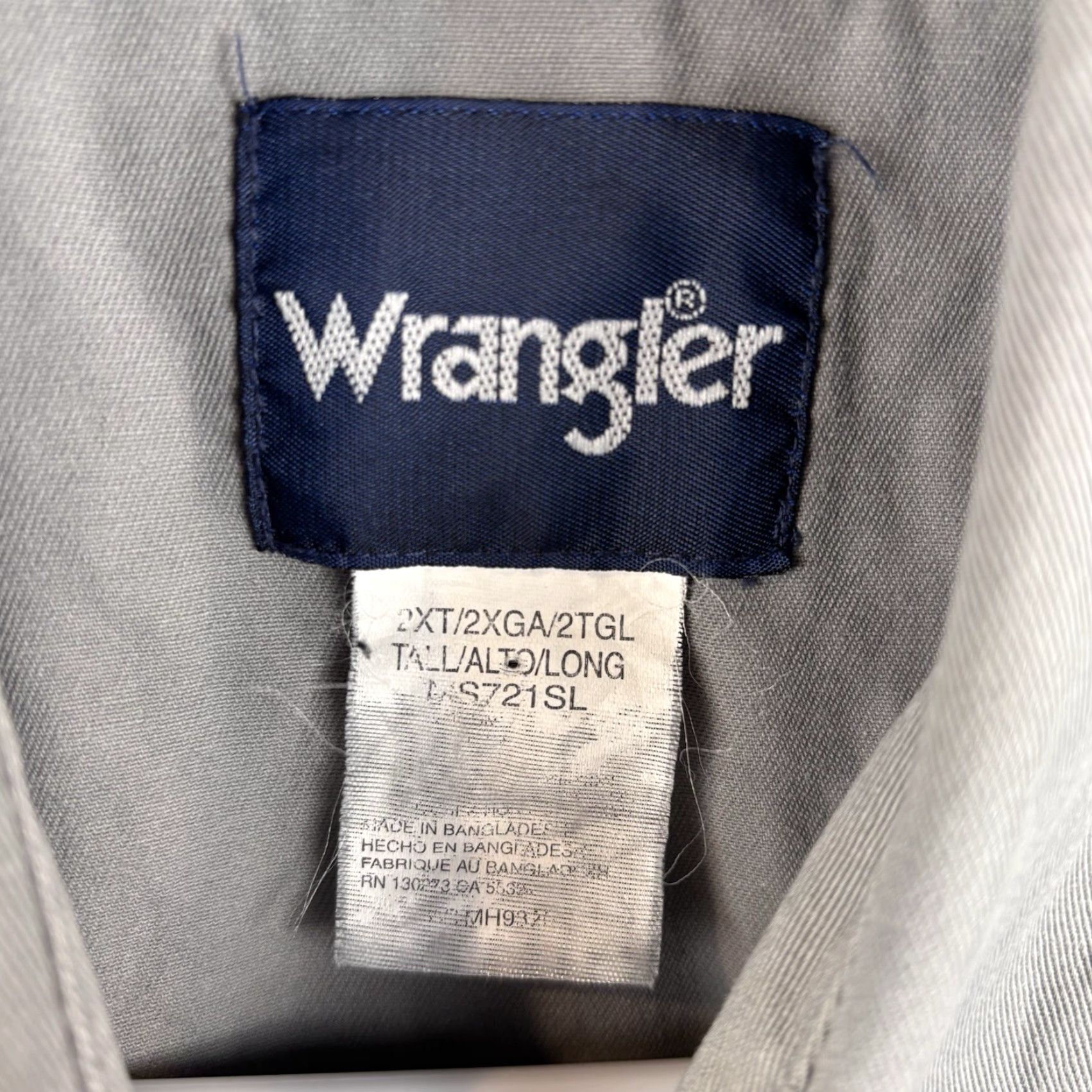 Wrangler Wrangler Shirt Mens 2XLT Gray Western Pearl Snap Cowboy Rodeo Button-Up Long Sleeve Collared Pocketed Twill Cotton Big & Tall Men Vest? Size US XXL / EU 58 / 5 - 3 Thumbnail