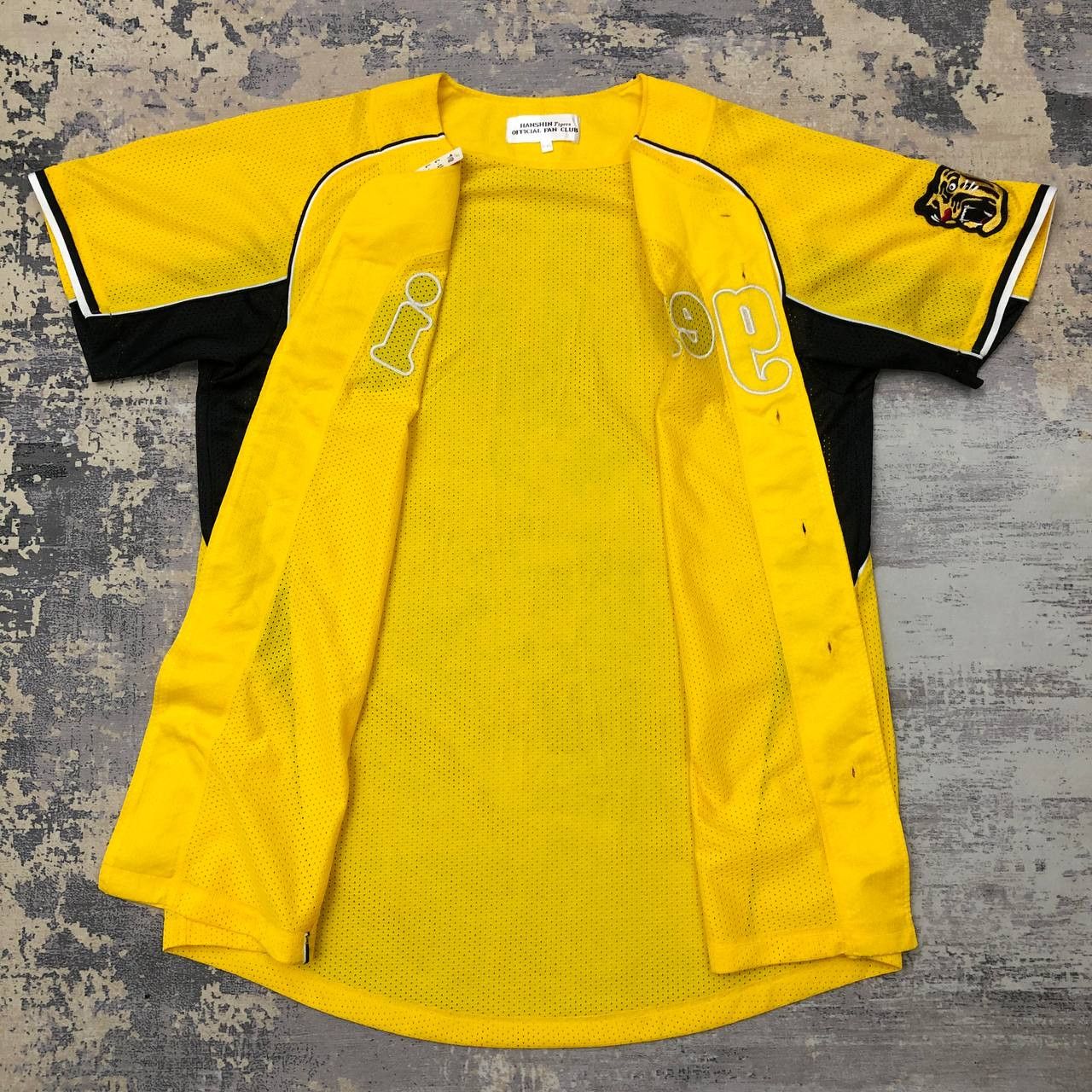 Mizuno T181 HANSHIN TIGERS OFFICIAL FAN CLUB BASEBALL JERSEY Size US L / EU 52-54 / 3 - 5 Thumbnail