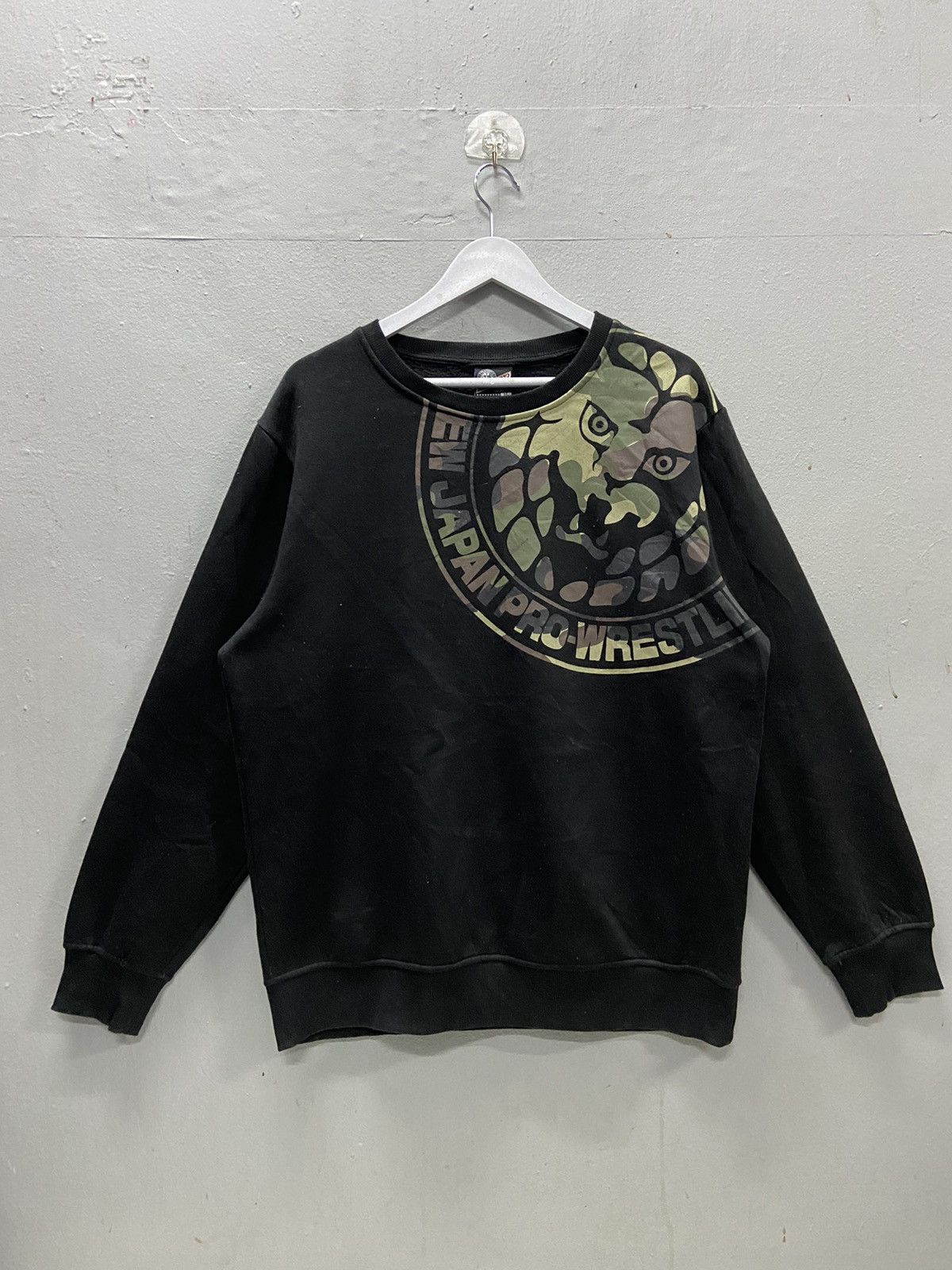 Japanese Brand NJPW NEW JAPAN PRO WRESTLING CAMO CREWNECK SWEATSHIRT Size US L / EU 52-54 / 3 - 1 Thumbnail