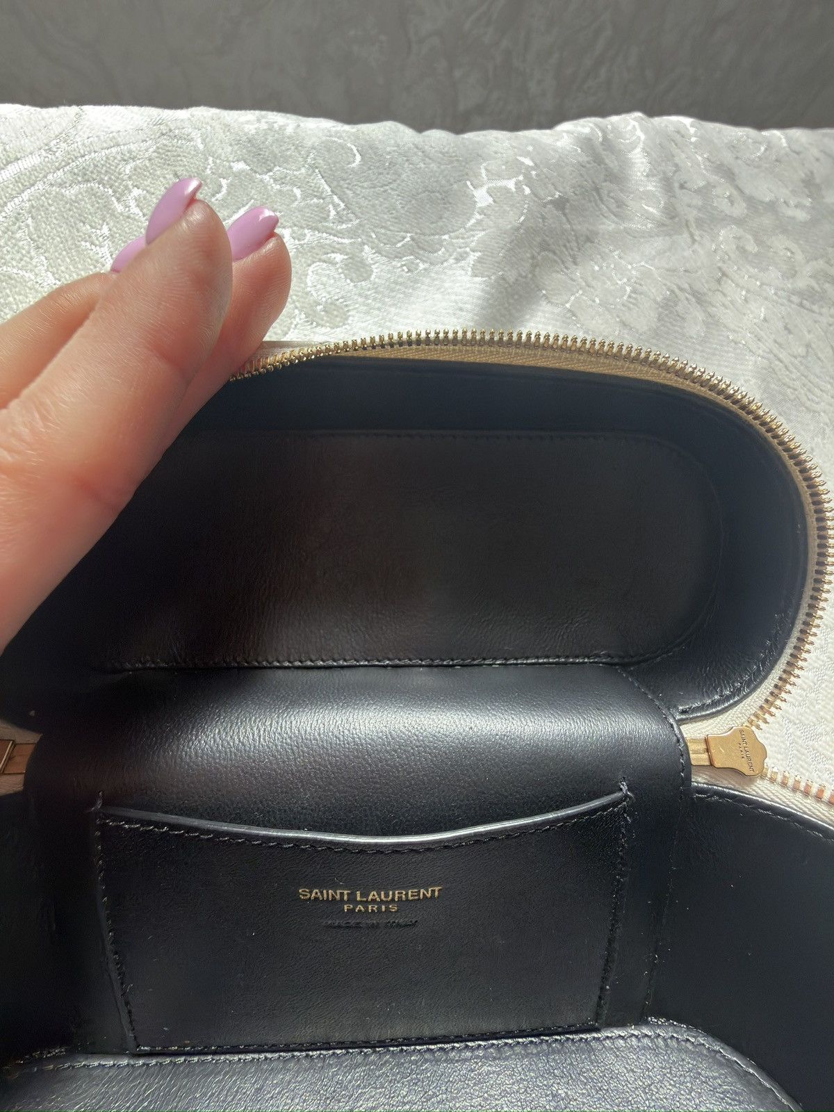 Yves Saint Laurent Saint Laurent Gaby Vanity Bag Off White Size ONE SIZE - 7 Thumbnail