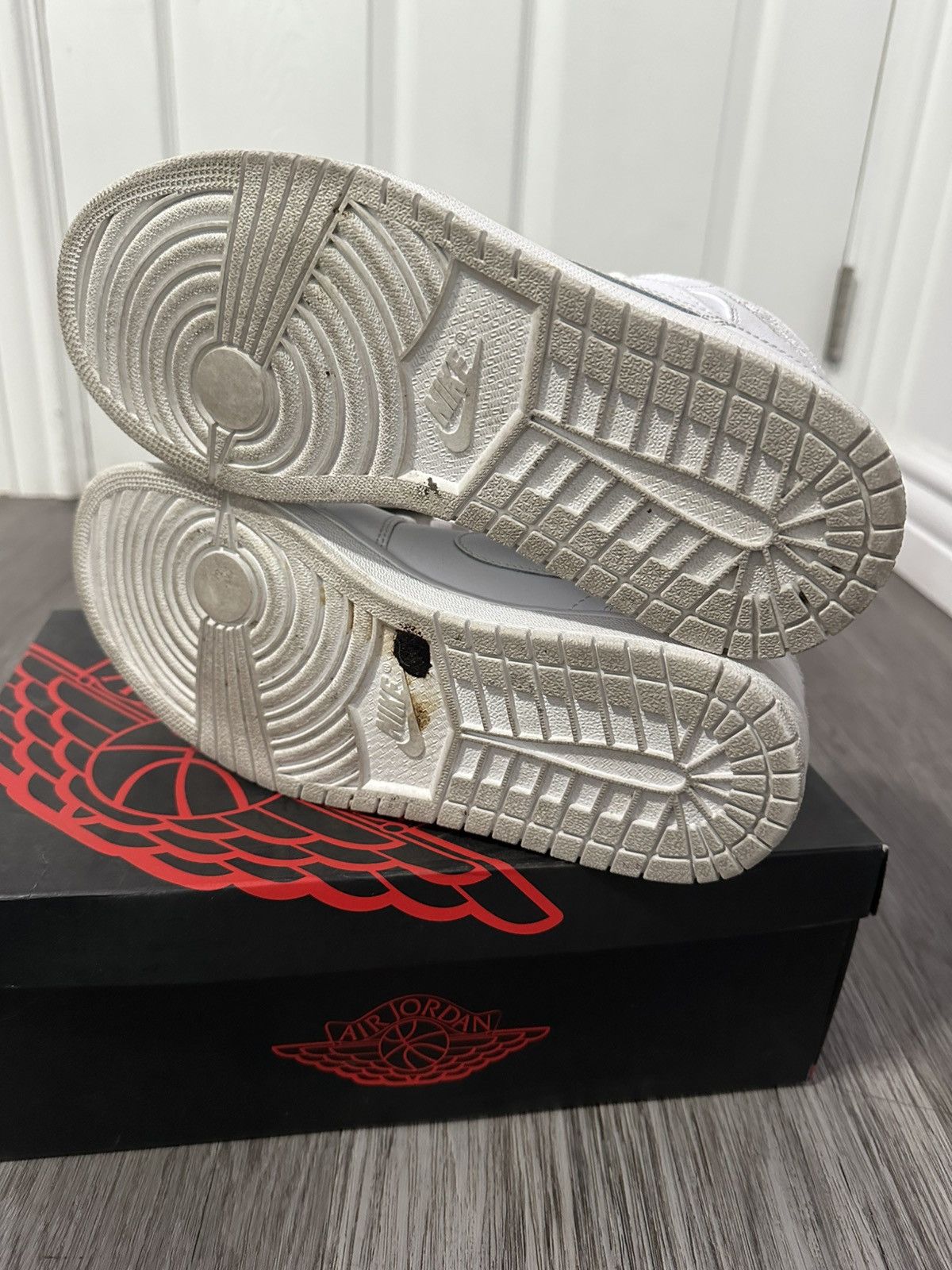 Jordan Brand × Nike Jordan 1 mid triple white 2020 Size US 8 / EU 41 - 10 Thumbnail