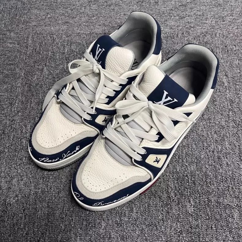 Louis Vuitton louis vuitton low-top signature sneakers-dmc Size US 6 / EU 39 - 1 Thumbnail