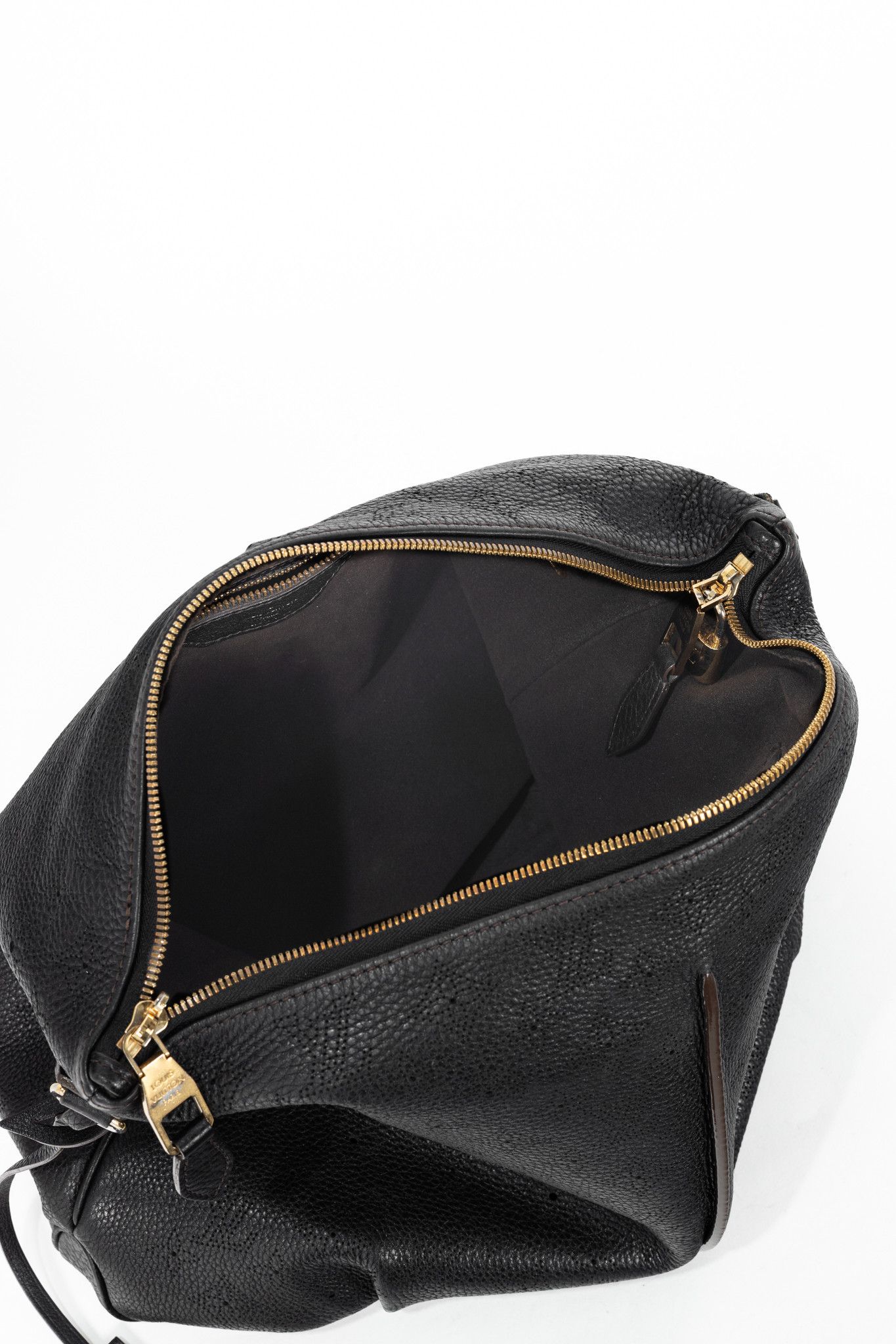 Louis Vuitton Louis Vuitton Selene MM Black Mahina Leather Hobo Size ONE SIZE - 12 Thumbnail