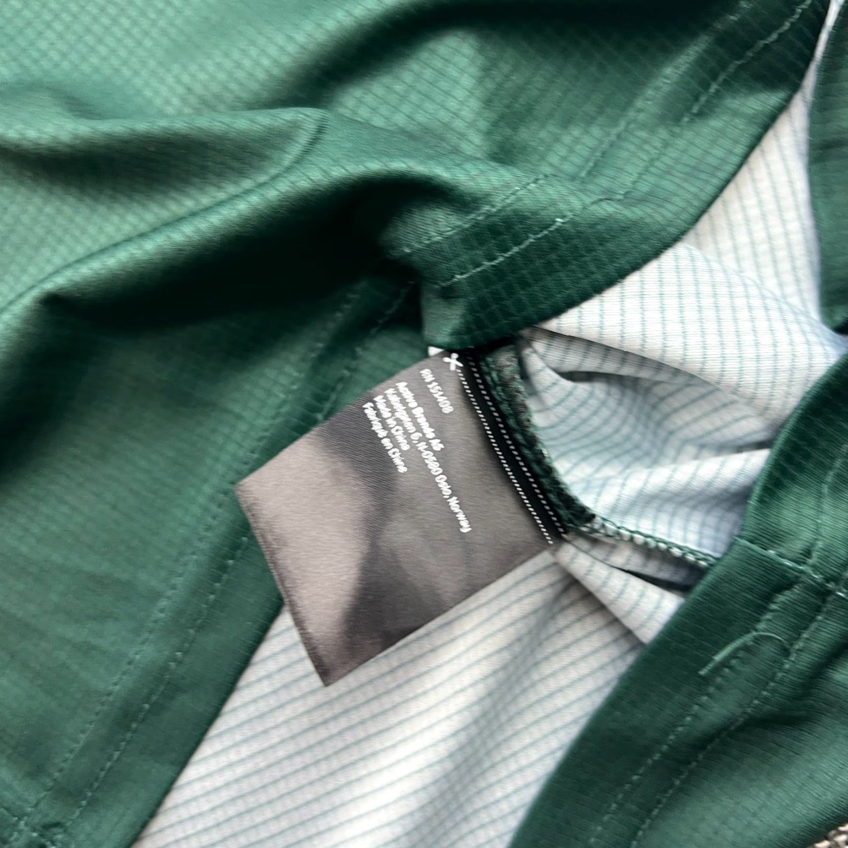 Vintage Bjorn Daehlie Mens Shirt Small Green Marathon Sparebank Running Triathlon Shirt Slim Quick Dry Stretch Men XS? Size US S / EU 44-46 / 1 - 5 Thumbnail