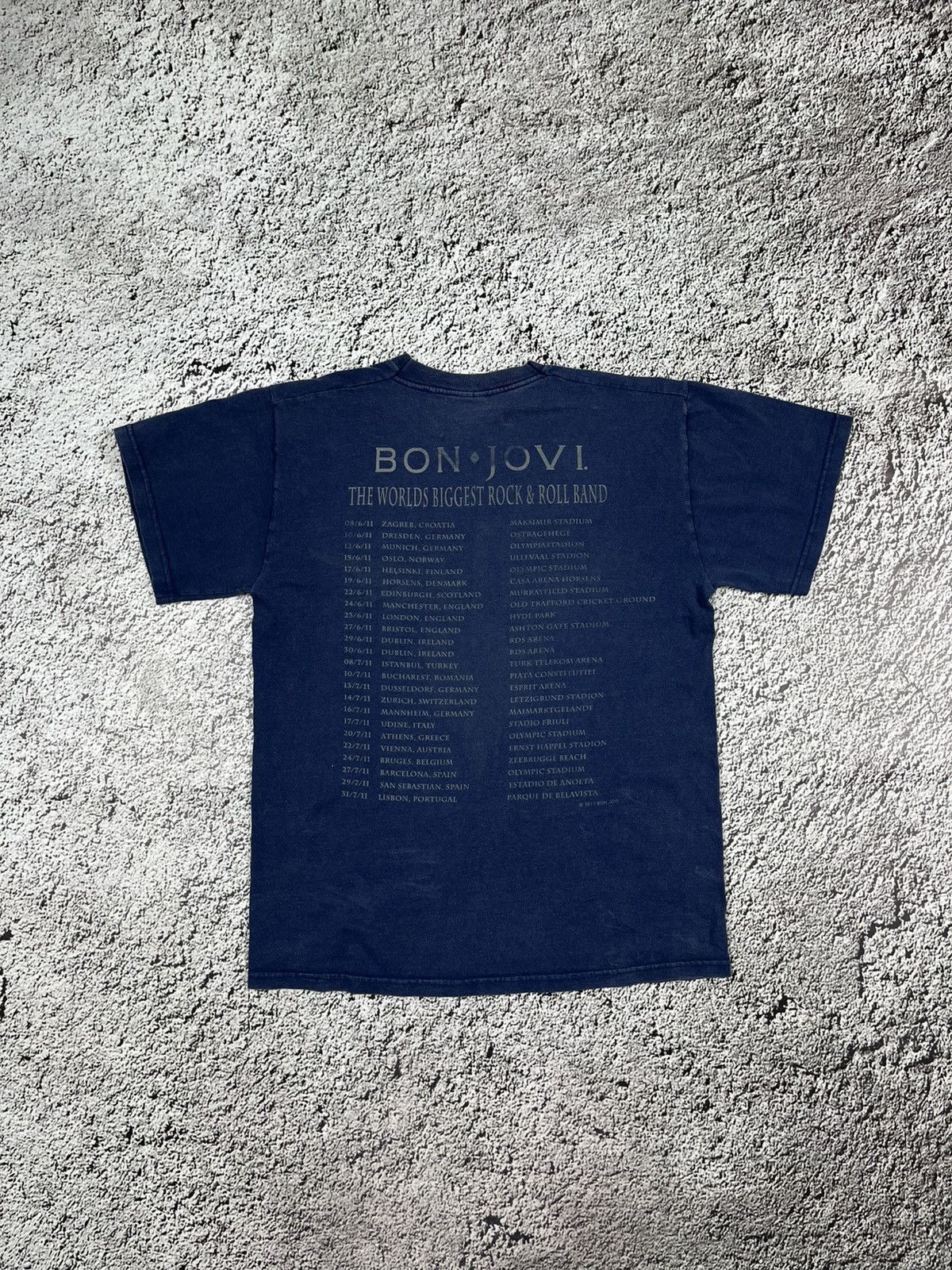 Band Tees Vintage 00s Bon Jovi 2011 big logo tour t shirt streetwear M Size US M / EU 48-50 / 2 - 7 Thumbnail
