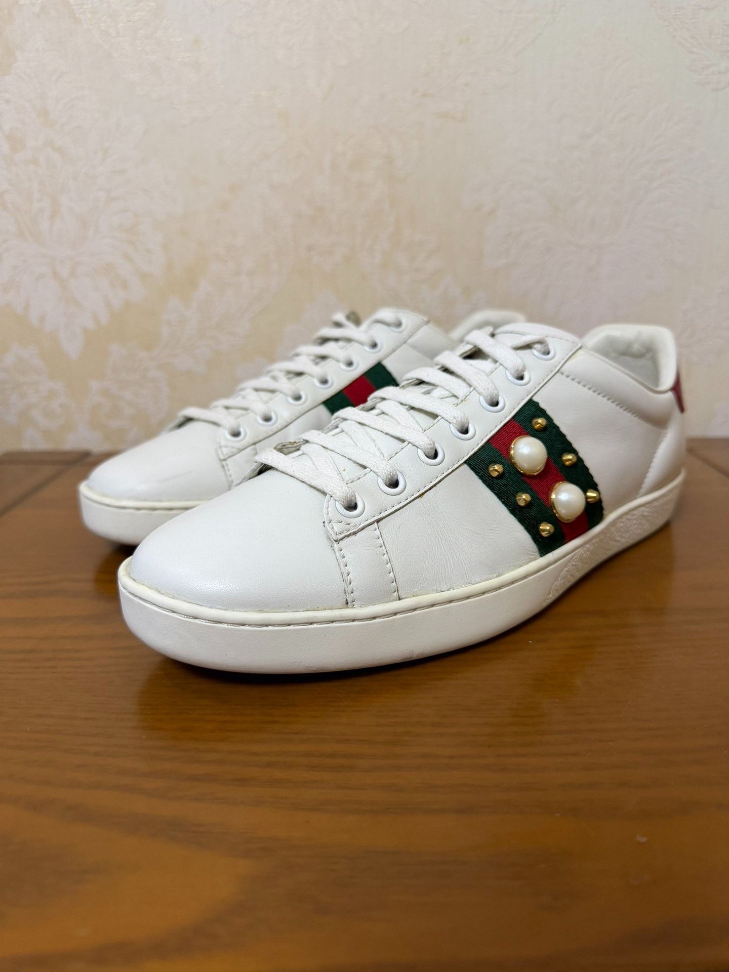 Gucci Gucci Casual White Lowtop Sneakers us_9 Women Size US 9 / IT 39 - 1 Thumbnail