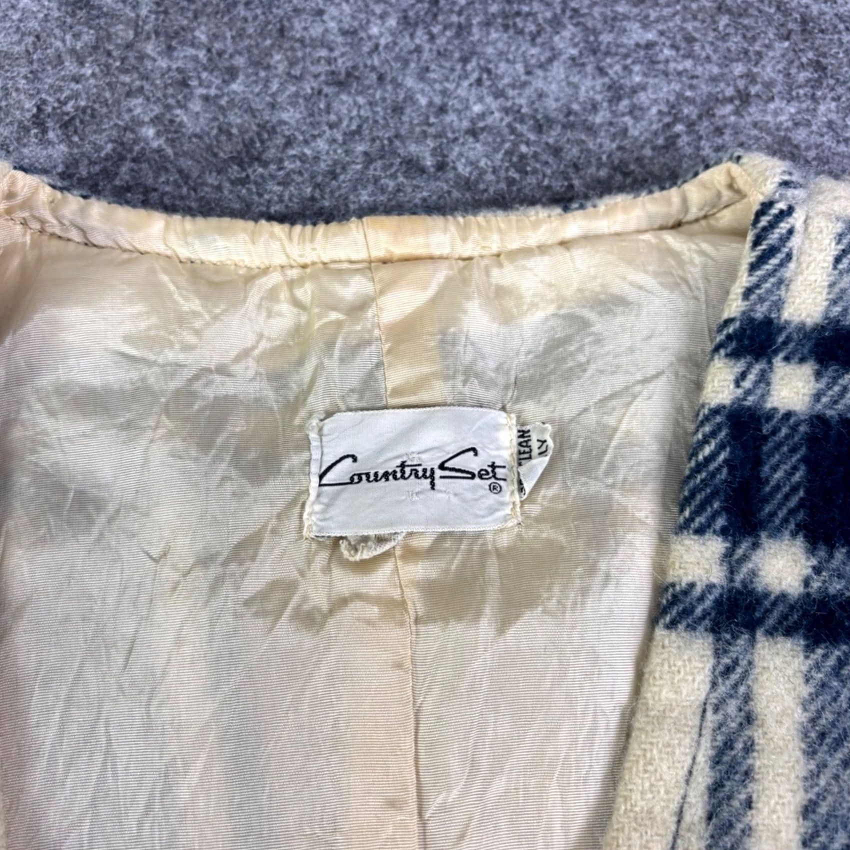 Vintage VINTAGE Country Set Vest Plaid Wool Cream Navy Button Front Sleeveless XL Women Size L / US 10 / IT 46 - 5 Thumbnail