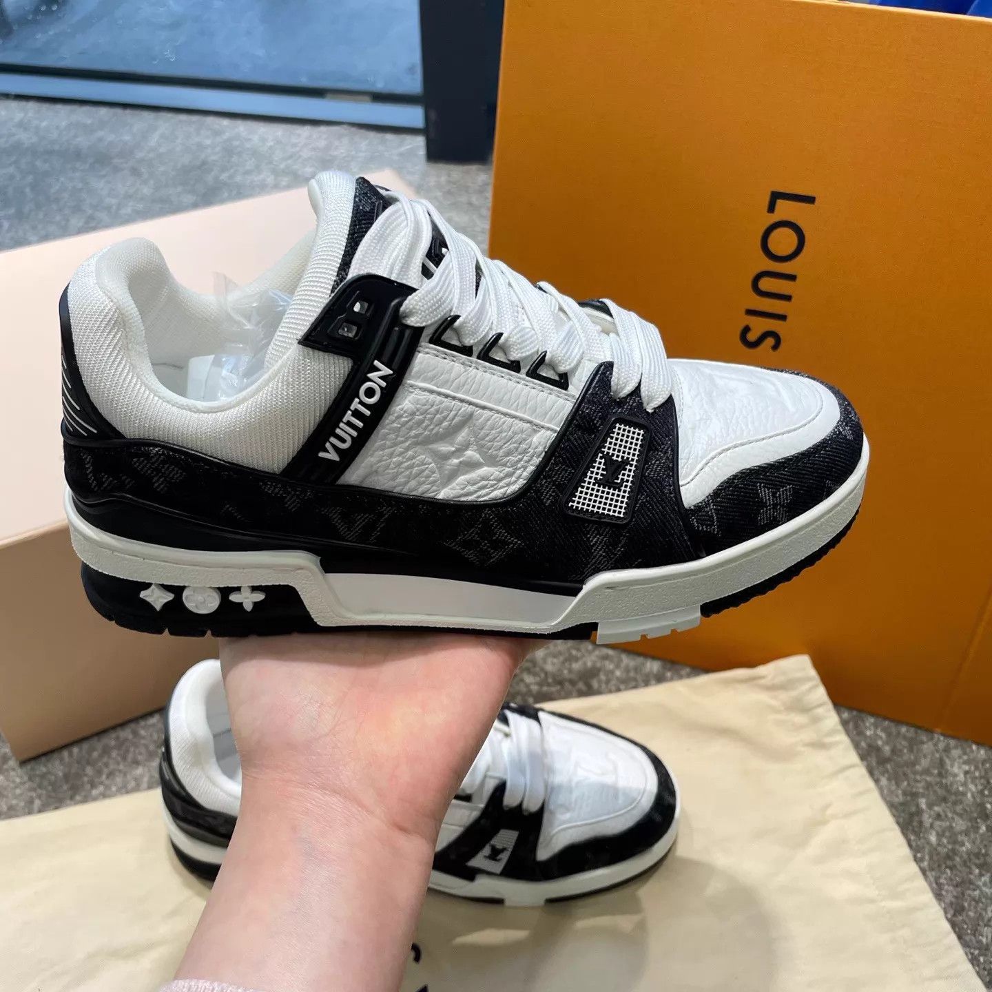 Louis Vuitton LV Panda Embossed Black/White Trainer EUR 37 Size US 6.5 / IT 36.5 - 7 Thumbnail