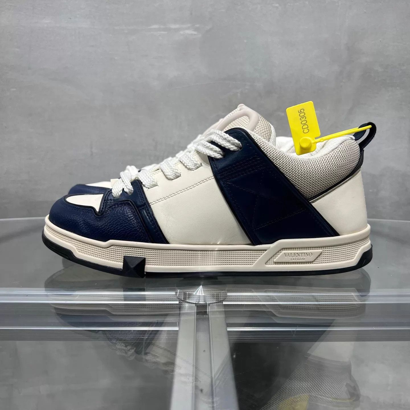 Valentino Valentino Open Garavani White & Blue Sneaker 39 Size US 8.5 / IT 38.5 - 3 Thumbnail