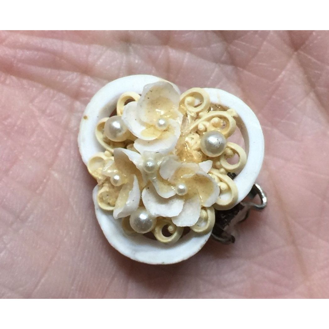 Other Vintage Women's Clip-On White Flower and Faux Pearl Earrings Size ONE SIZE - 4 Thumbnail