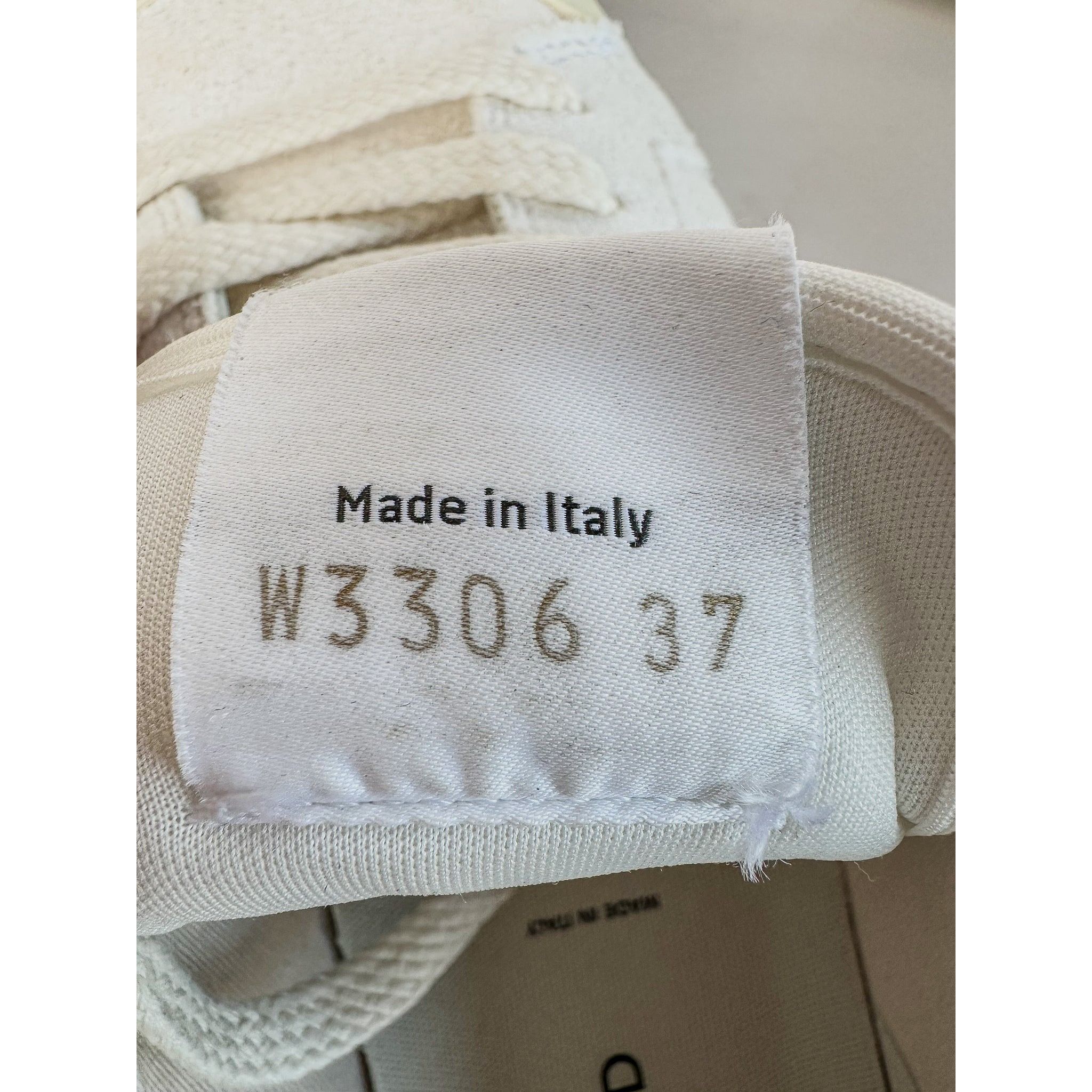 Tom Ford Tom Ford White Cambridge Suede Low Top Sneakers Size US 7 / IT 37 - 11 Thumbnail