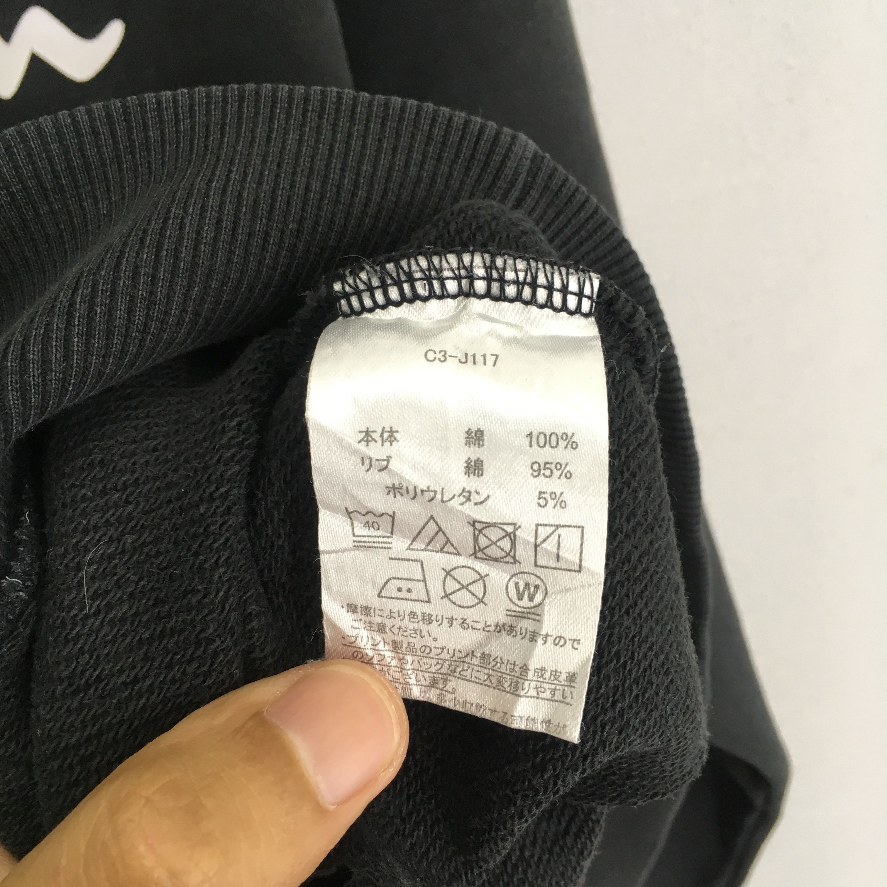 Champion Vintage Champion Black Sweater Large Champion - 365 Size US L / EU 52-54 / 3 - 11 Thumbnail