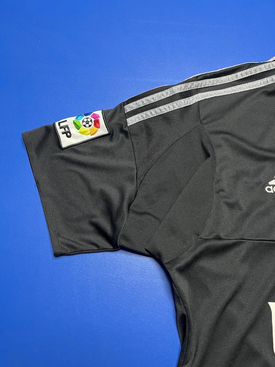 Adidas Real Madrid 2015/16 Goalkeeper Jersey (Casilla #13) Size US L / EU 52-54 / 3 - 8 Thumbnail