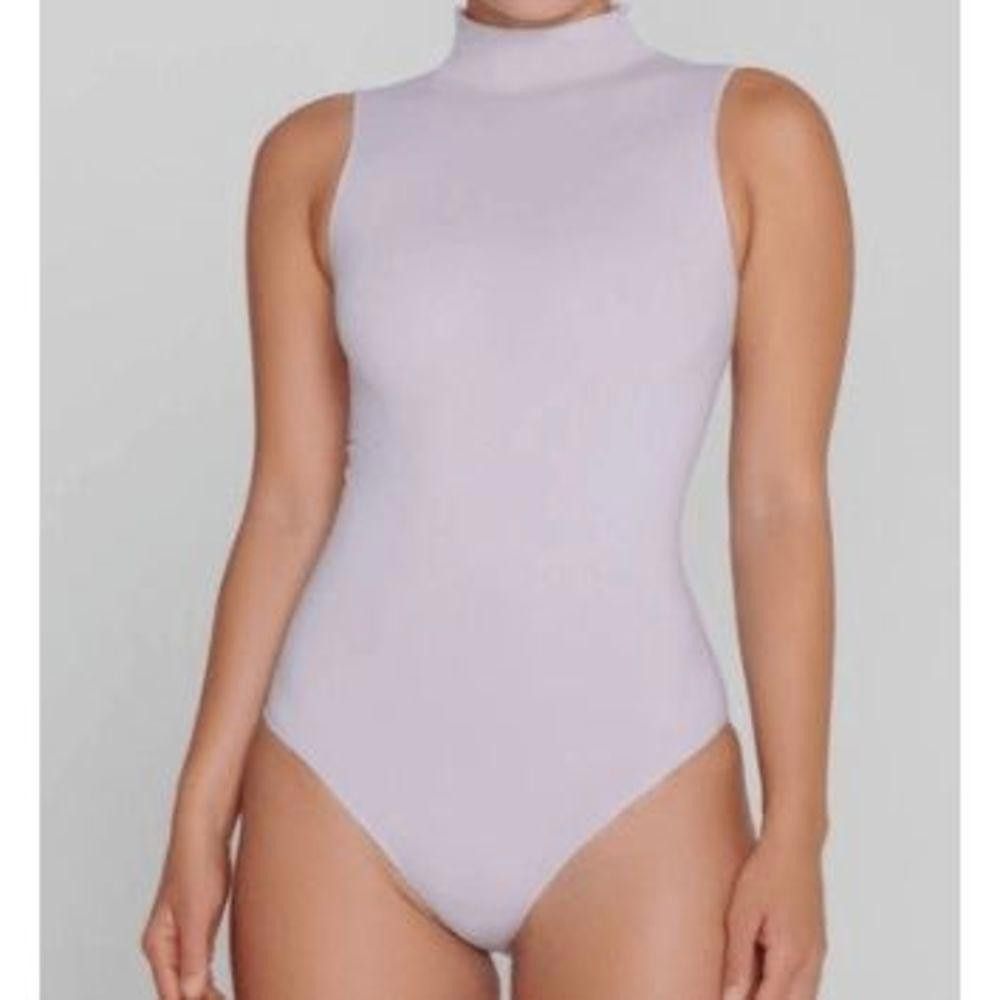 Designer CT1230a Skims Essential Mock Neck Bodysuit Bone S/M Size S / US 4 / IT 40 - 1 Thumbnail