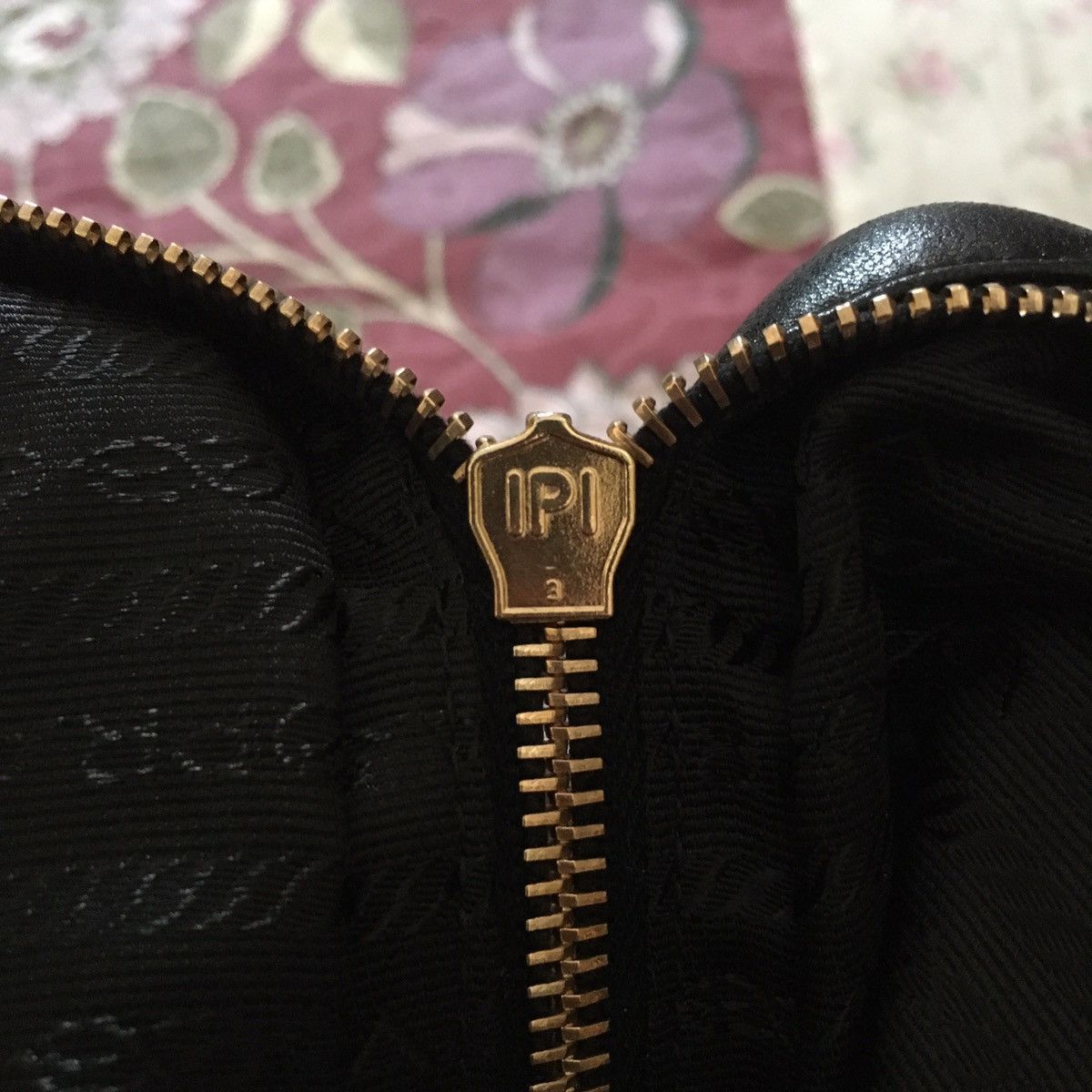 Prada Rare Prada with stud punk style leather bag Size ONE SIZE - 13 Thumbnail