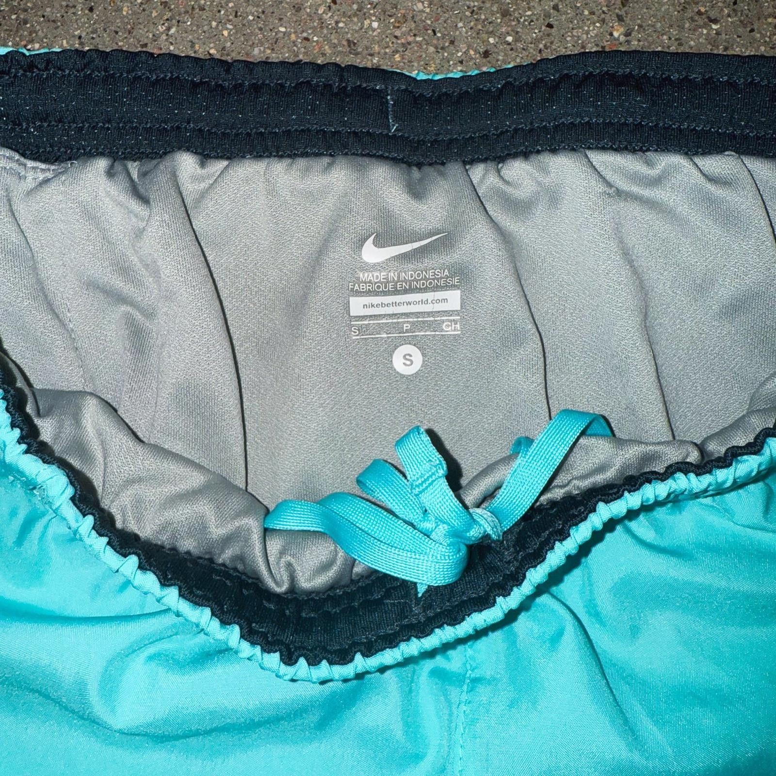 Nike Nike Running Shorts Womens S Dri-FIT Lightweight Lined Track Size 28" / US 6 / IT 42 - 2 Thumbnail