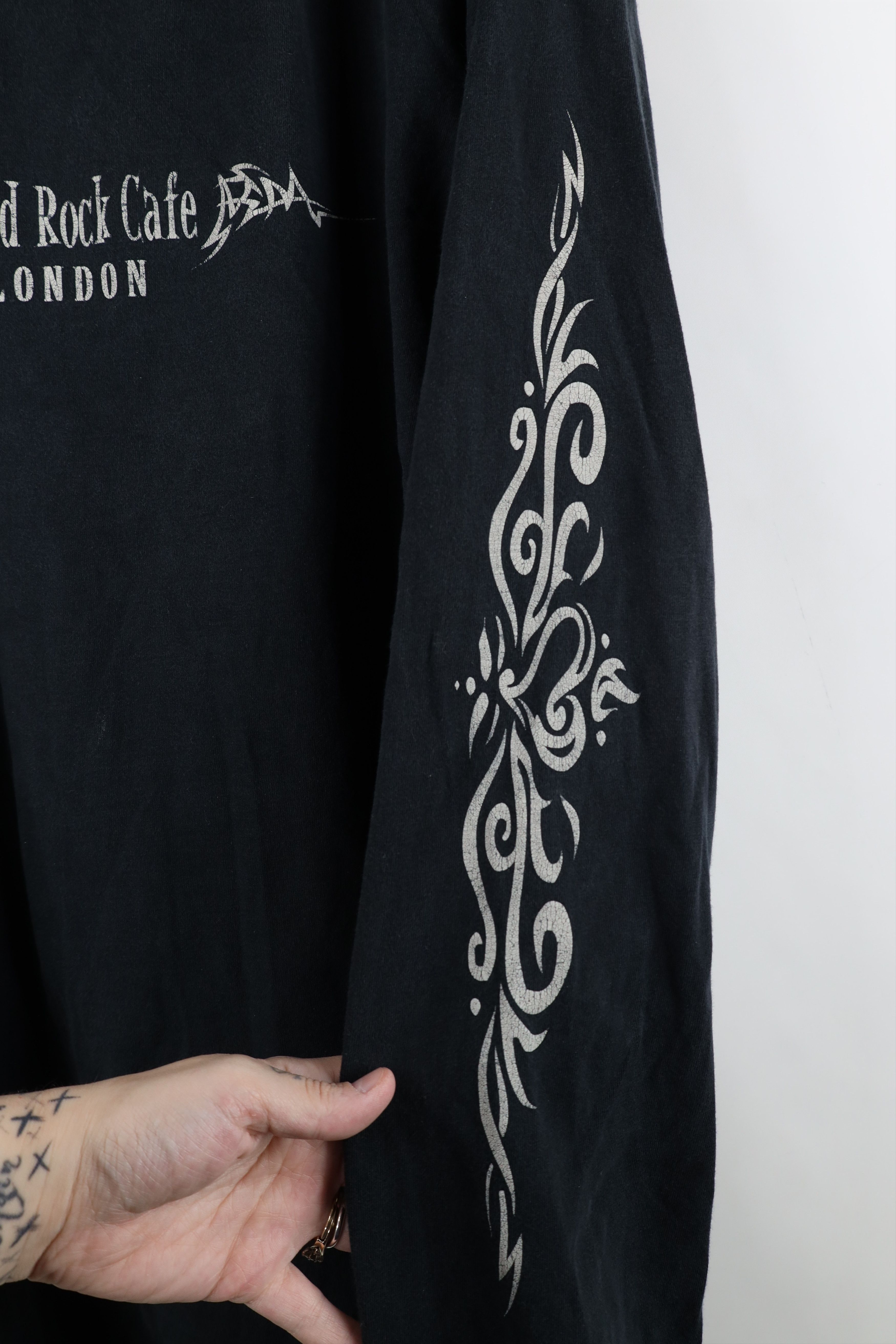 Hard Rock Cafe Vintage 90s Hard Rock Cafe London Tribal Long Sleeve T-Shirt Size US XL / EU 56 / 4 - 7 Thumbnail