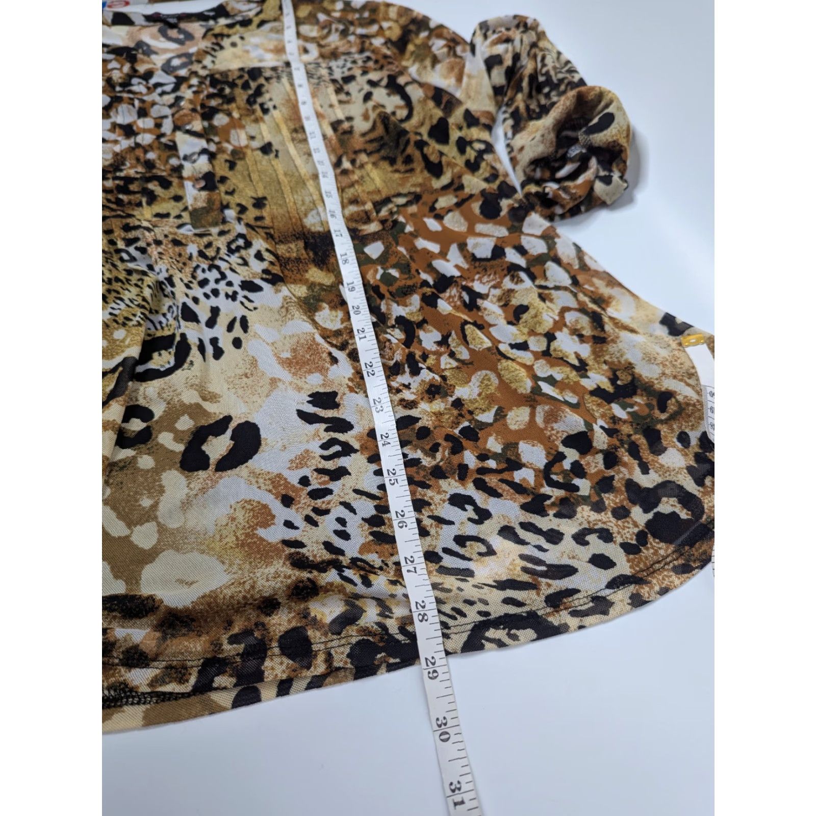 Vintage Cocomo Plus 3X Animal Print Shirt Women V-Neck Henley Button Top Roll Tab Sleeve Pintuck Pullover Casual Workwear Size XXL / US 16-18 / IT 52-54 - 4 Thumbnail