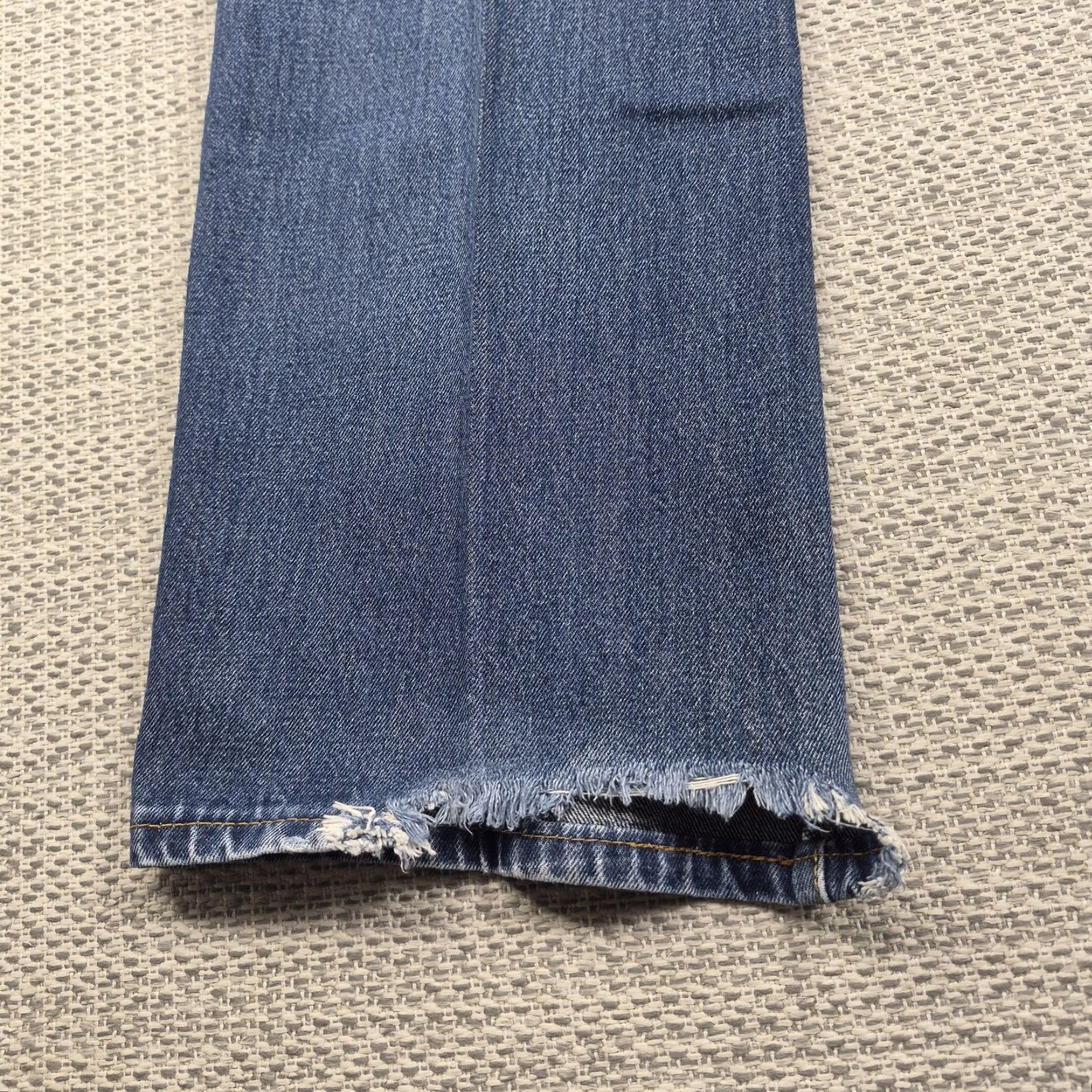 Levi's VINTAGE Levi's 517 Jeans Mens 36x32 Blue Bootcut Denim Medium Wash Frayed Leg Hems Size US 36 / EU 52 - 6 Thumbnail