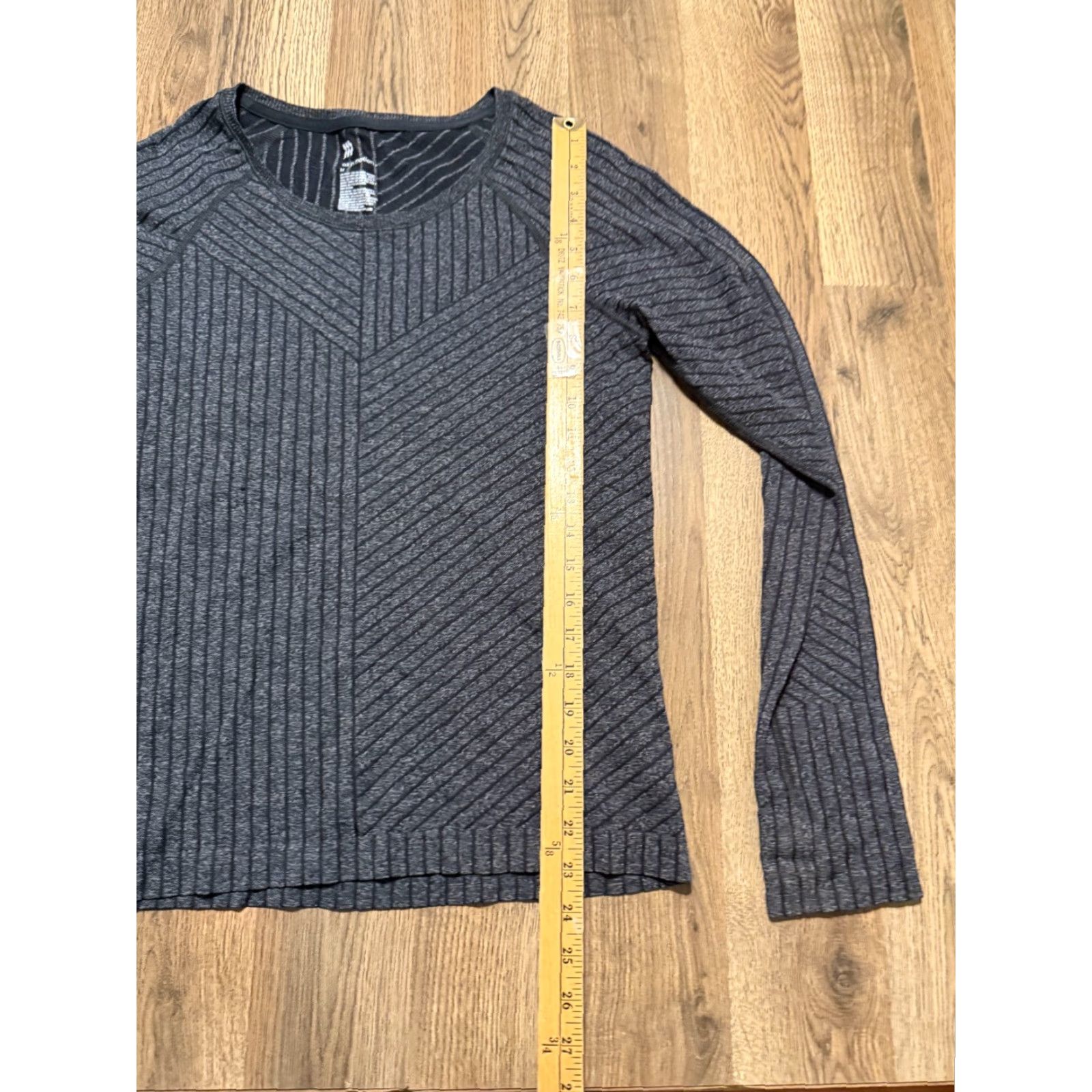 Vintage All in Motion Shirt Womens Medium Gray Black Stripe Long Sleeve Athletic Wear Size M / US 6-8 / IT 42-44 - 7 Thumbnail