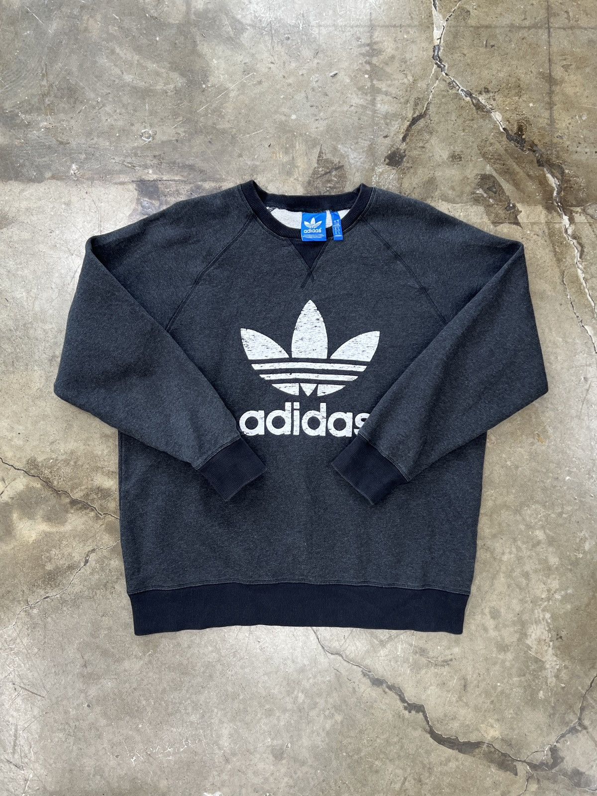 Adidas Adidas Logo Crewneck XL Size US XL / EU 56 / 4 - 2 Thumbnail