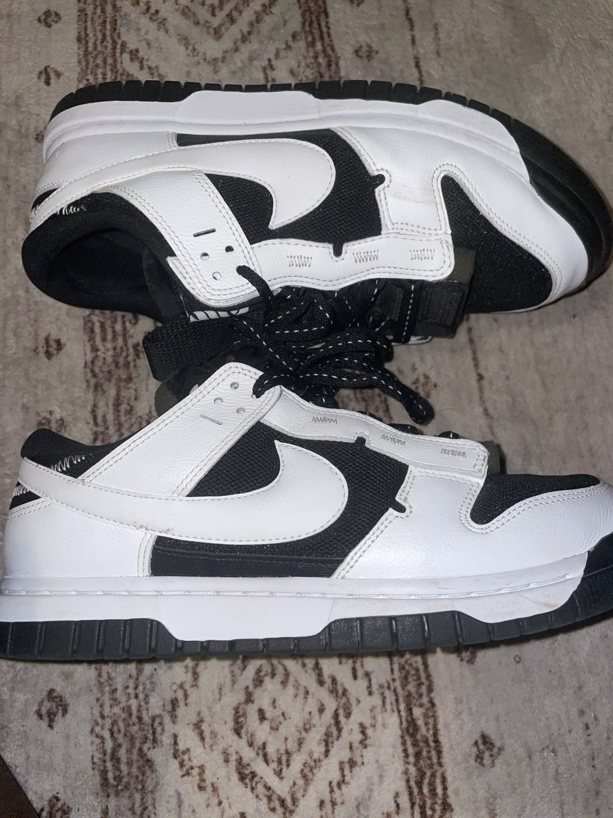 Nike Nike reverse panda dunks Size US 9.5 / EU 42-43 - 1 Thumbnail