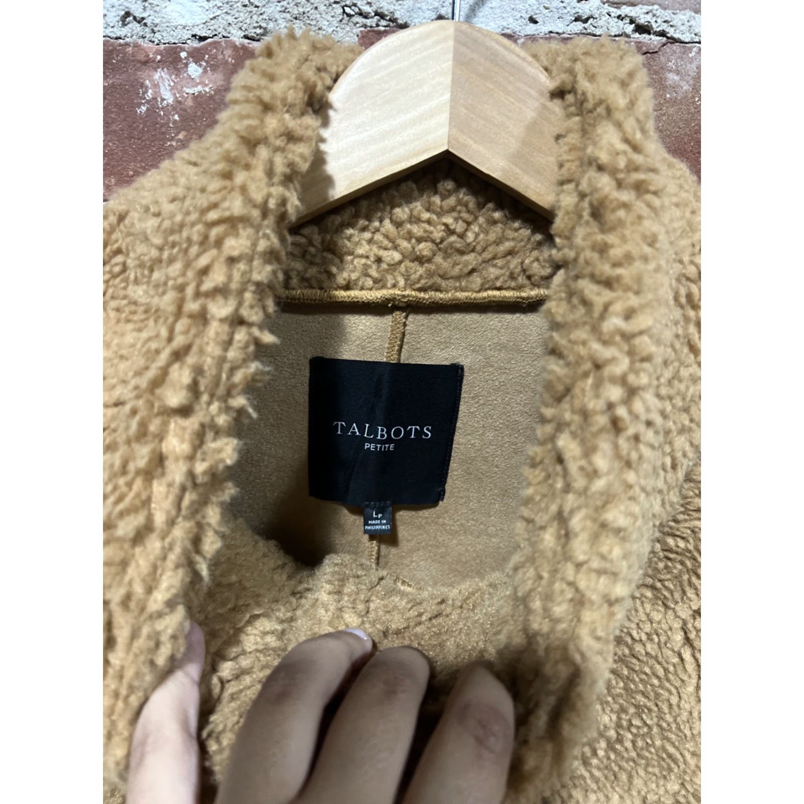 Talbots Talbots Jacket Women’s Petite L Tan Beige Sherpa Mid-Length Zip Polyester Fleece Cozy Classic Holiday Warm Casual Travel Size L / US 10 / IT 46 - 2 Thumbnail