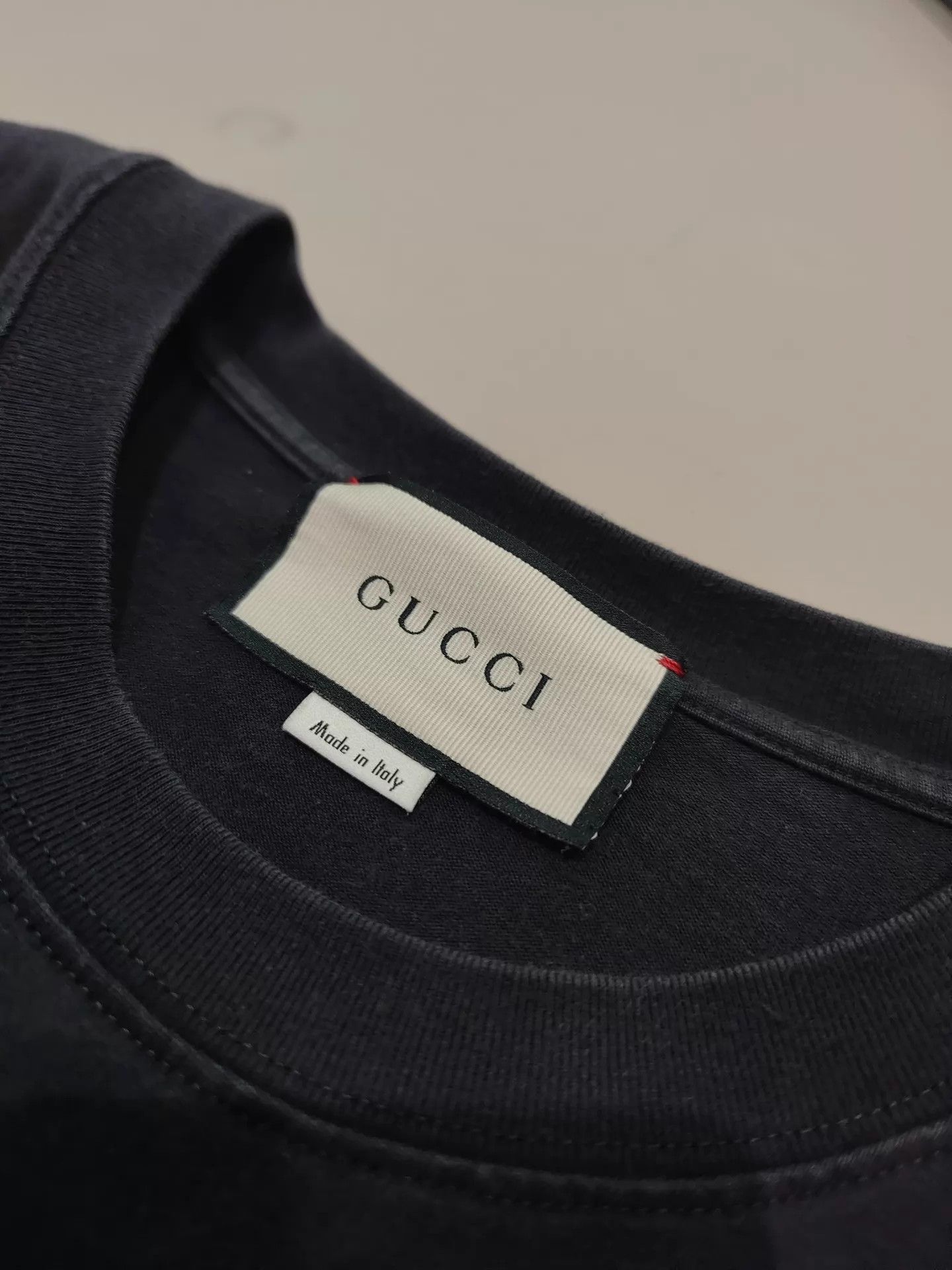 Gucci 9/10 Gucci oversized XS T-shirt minor print cracking Size XS / US 0-2 / IT 36-38 - 3 Thumbnail
