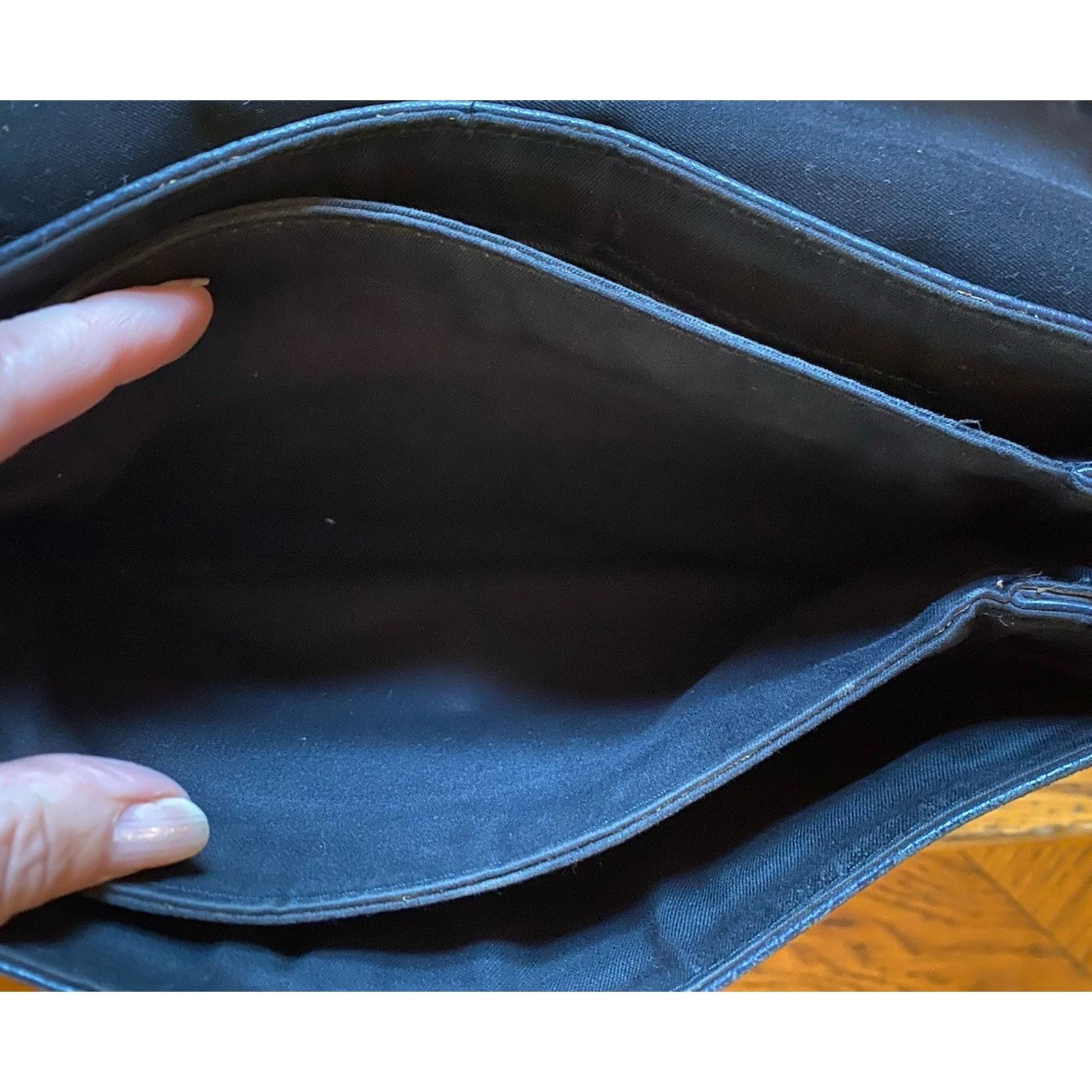 Liz Claiborne VTG Liz Claiborne Navy Pebble Leather Crossbody Bag Brown Size ONE SIZE - 6 Thumbnail