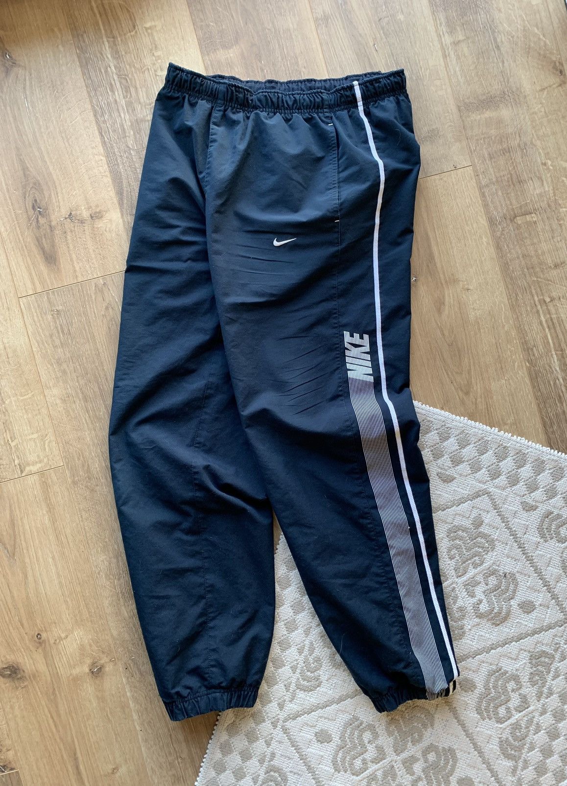 Nike Vintage Nike embroidered swoosh sweat pants Size US 32 / EU 48 - 1 Thumbnail