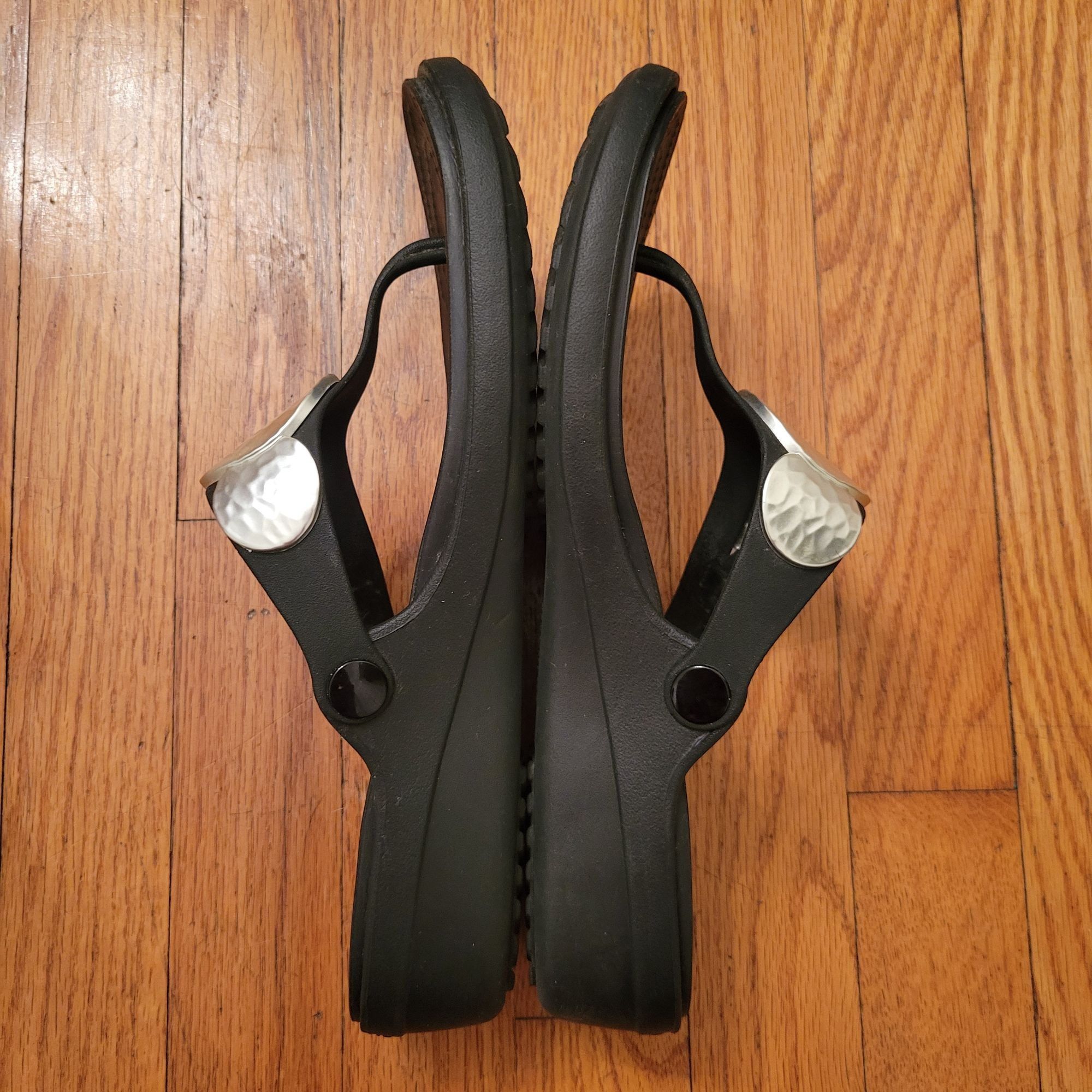 Crocs Crocs Comfort Black Thong Sandals Silver Hammered Medallion Size US 11 / IT 41 - 7 Thumbnail