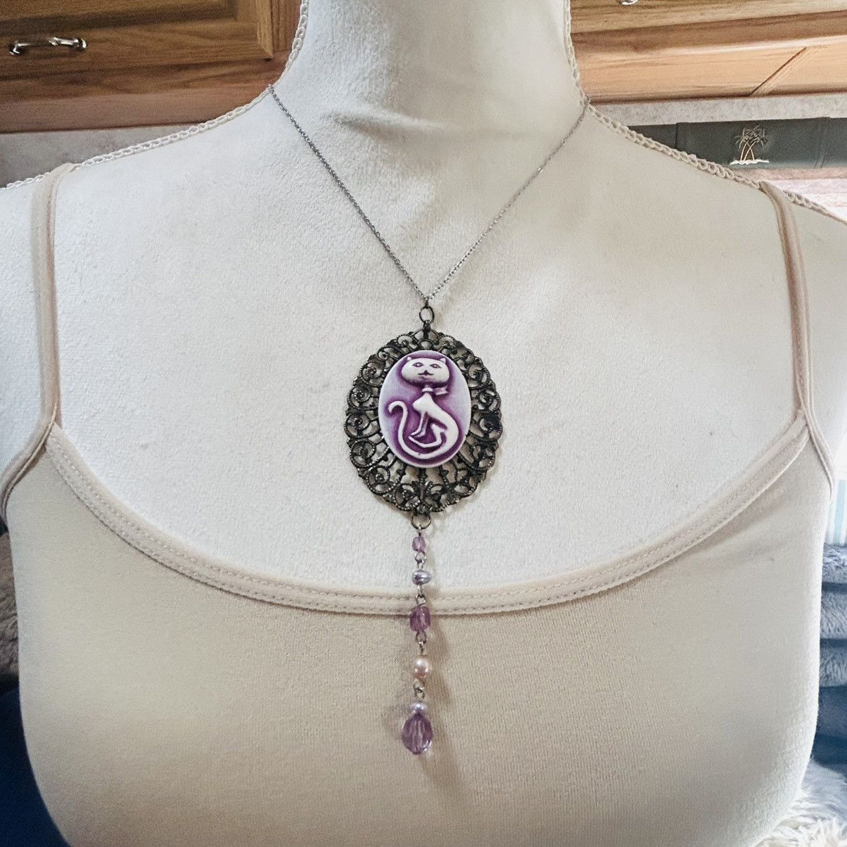 Handmade Handcrafted lilac sitting pretty kitty cat cameo necklace Size ONE SIZE - 2 Thumbnail