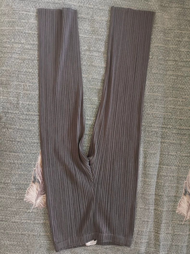 Issey Miyake issey miyake size:s Grey pleated straight-leg casual pants Size US 27 - 1 Thumbnail